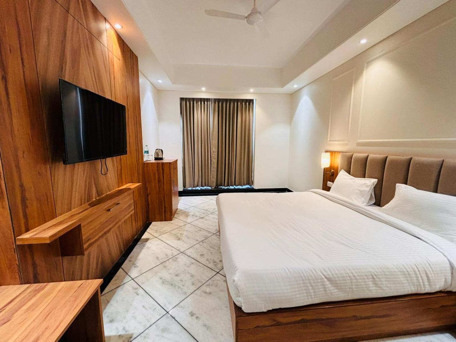Saaj Mansion Hotel