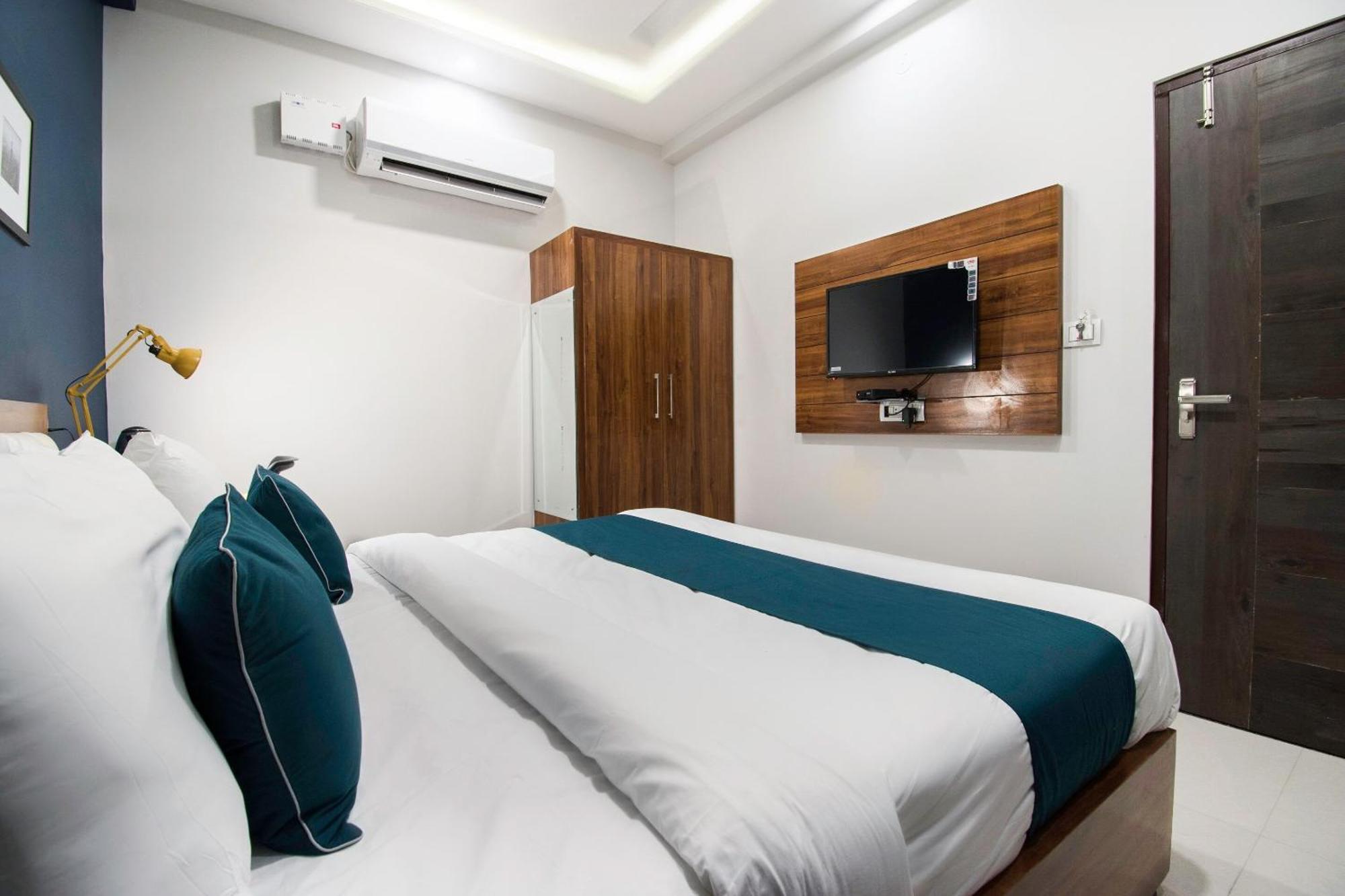 Collection O Blue Shine Hotel
