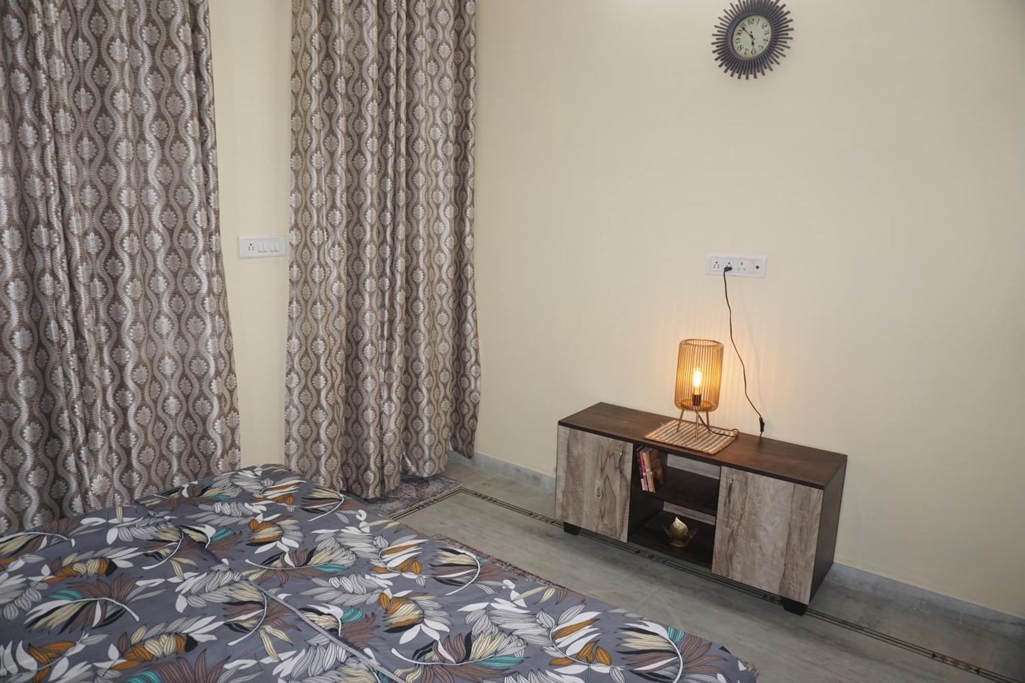 Apartment Luxurious 3 Bhk Independent Cozy Corner
