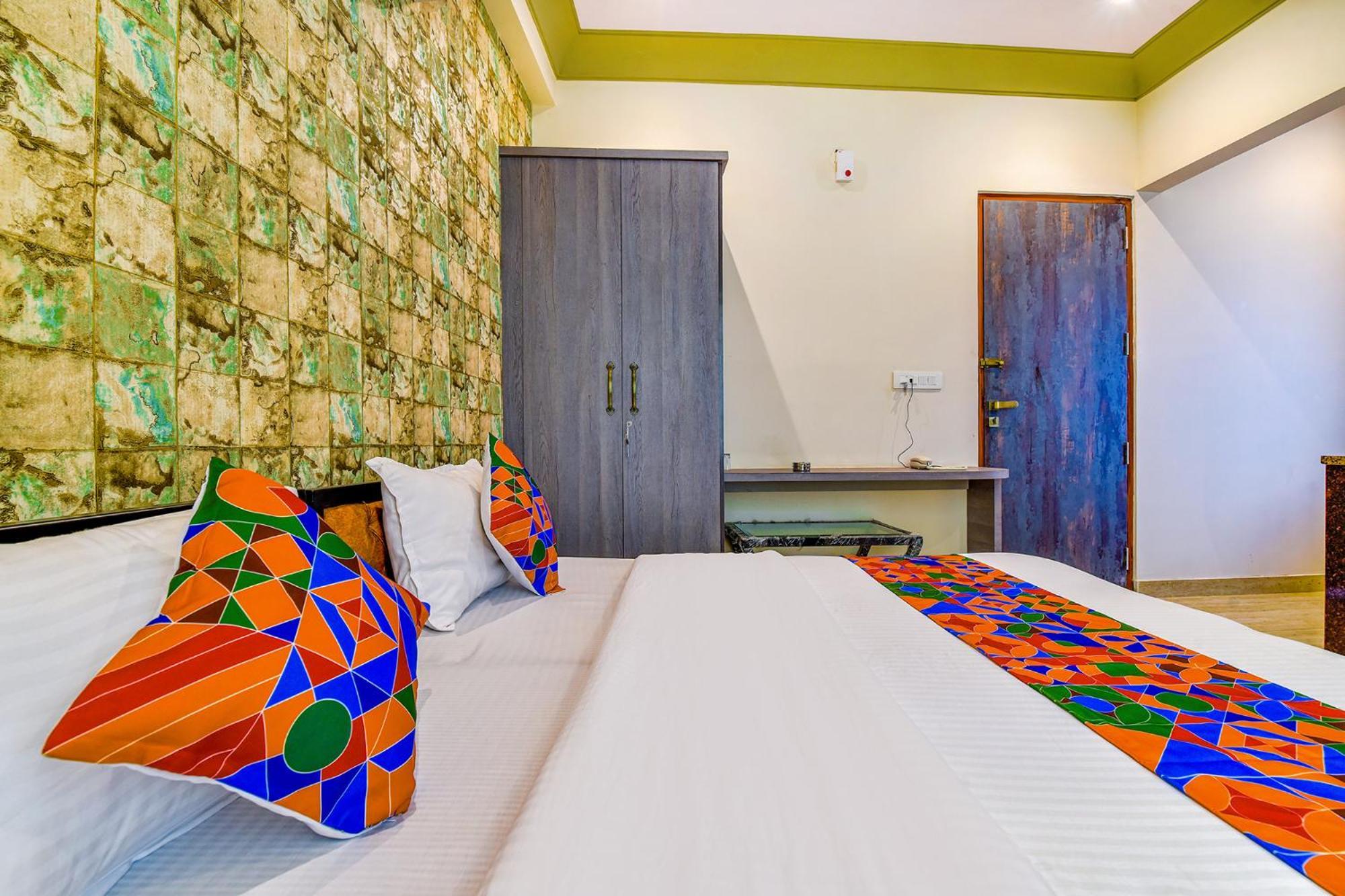 Hotel Fabhotel Bungalow 18 3*