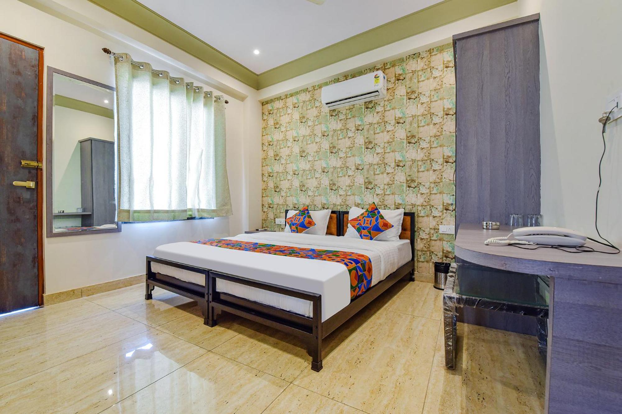 Hotel Fabhotel Bungalow 18