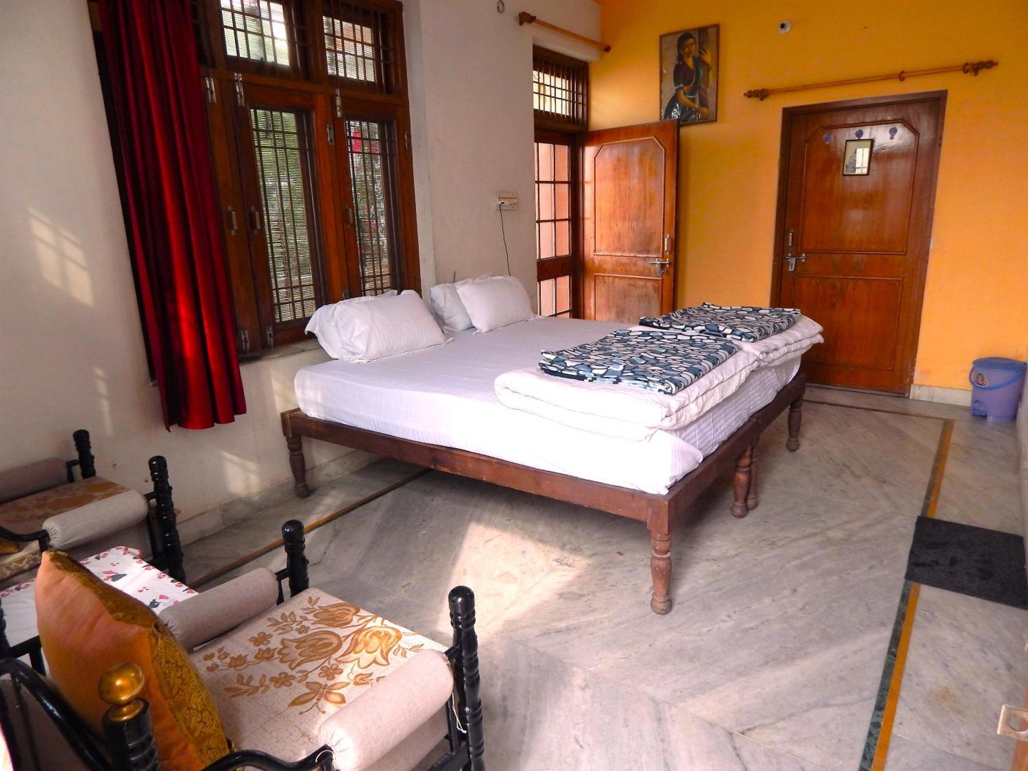 Nirvan-ika Guest house *