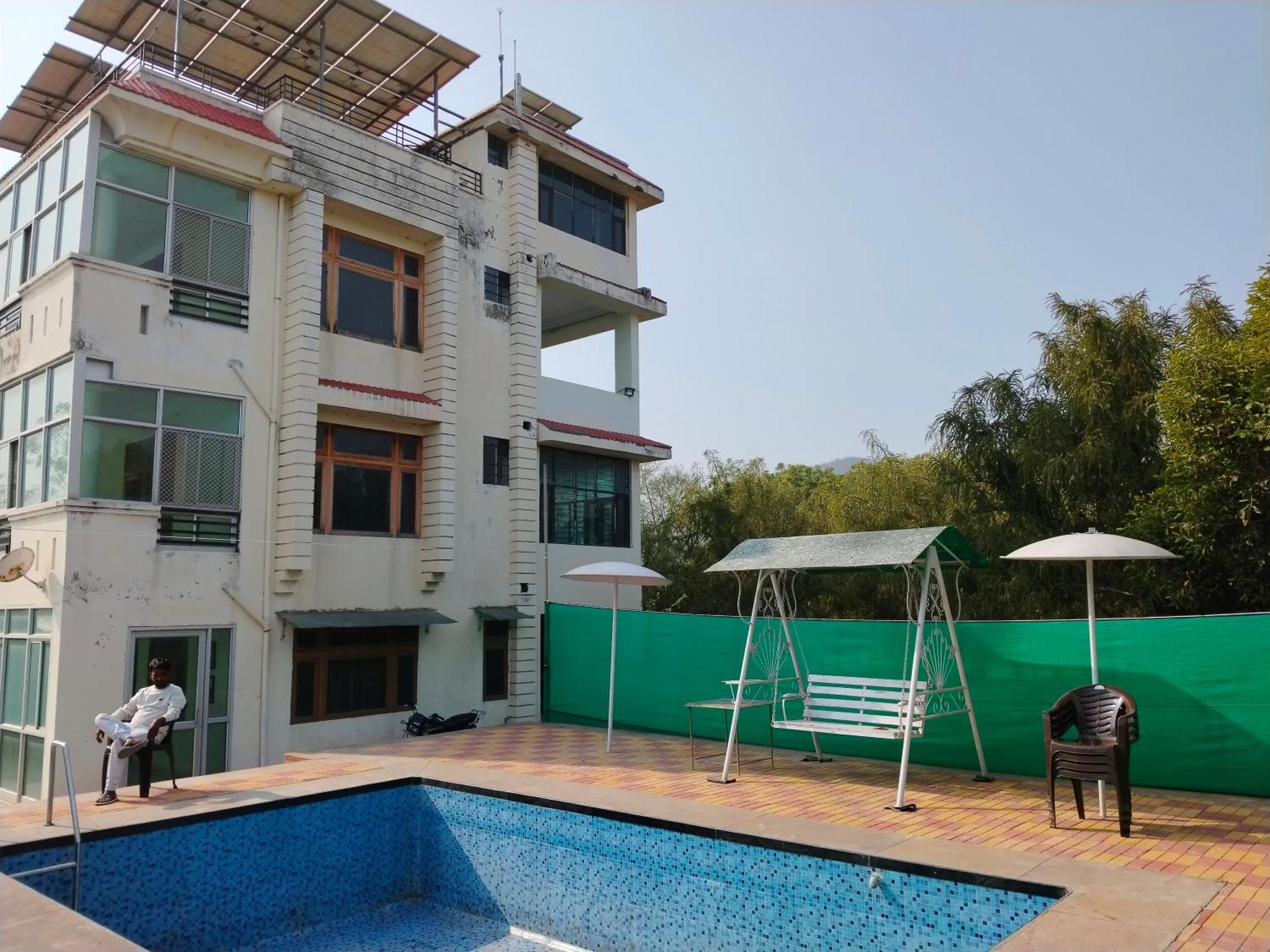 Jhalana & Pool Party Resort Jaipur