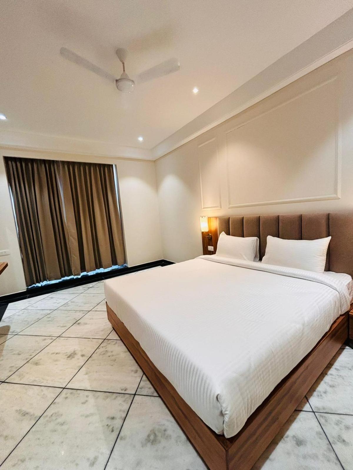 Saaj Mansion Hotel 3*
