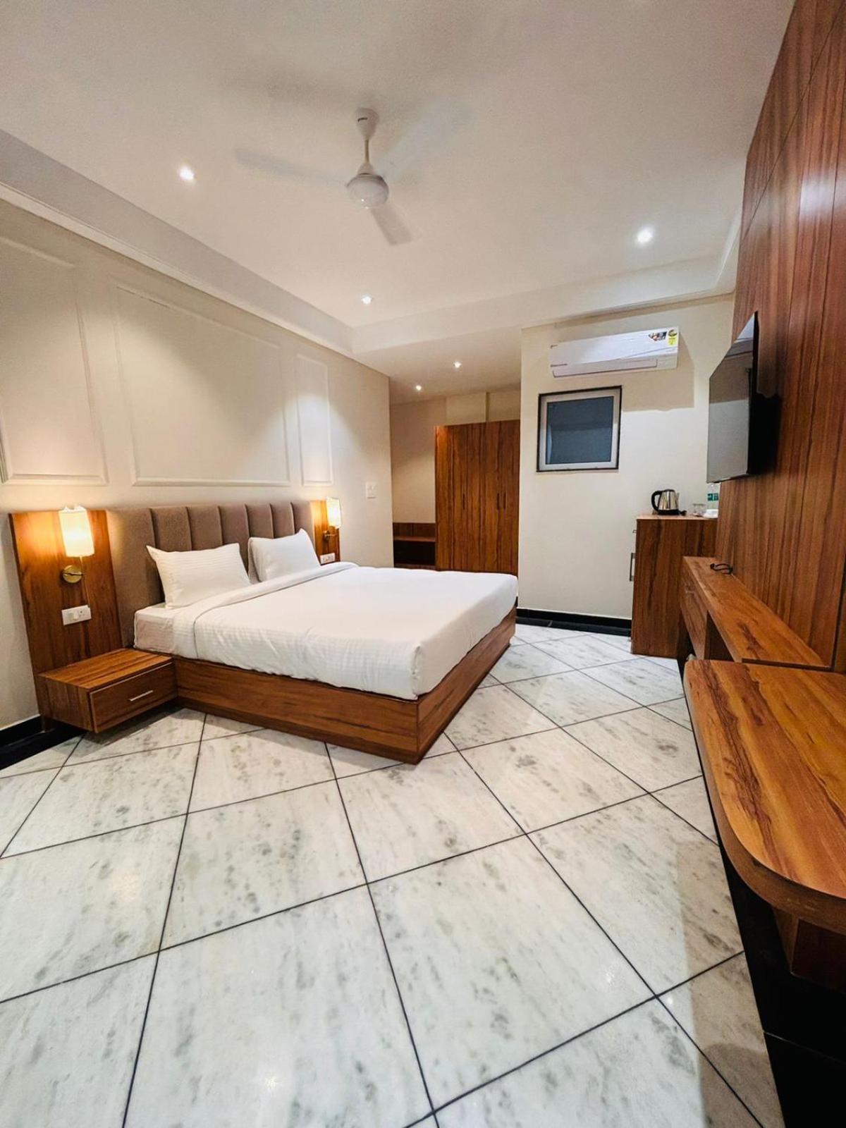 Saaj Mansion 3*