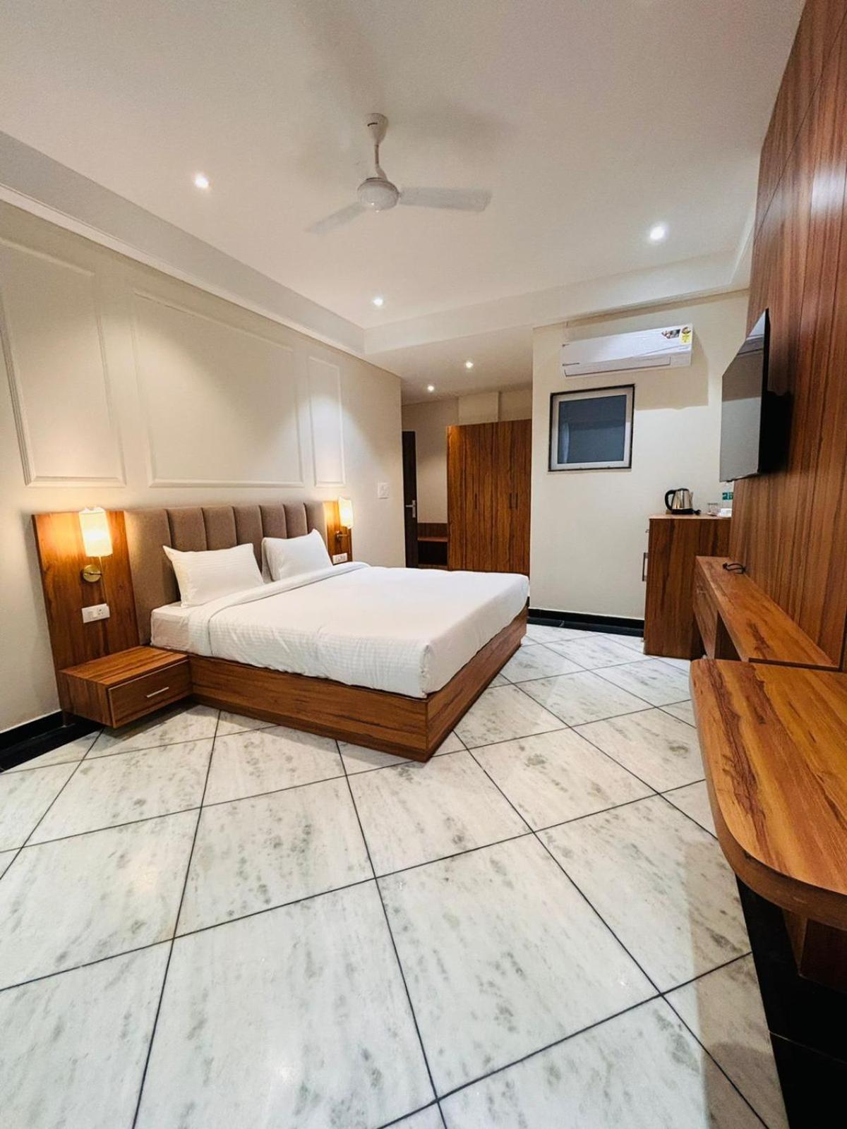 Saaj Mansion Hotel