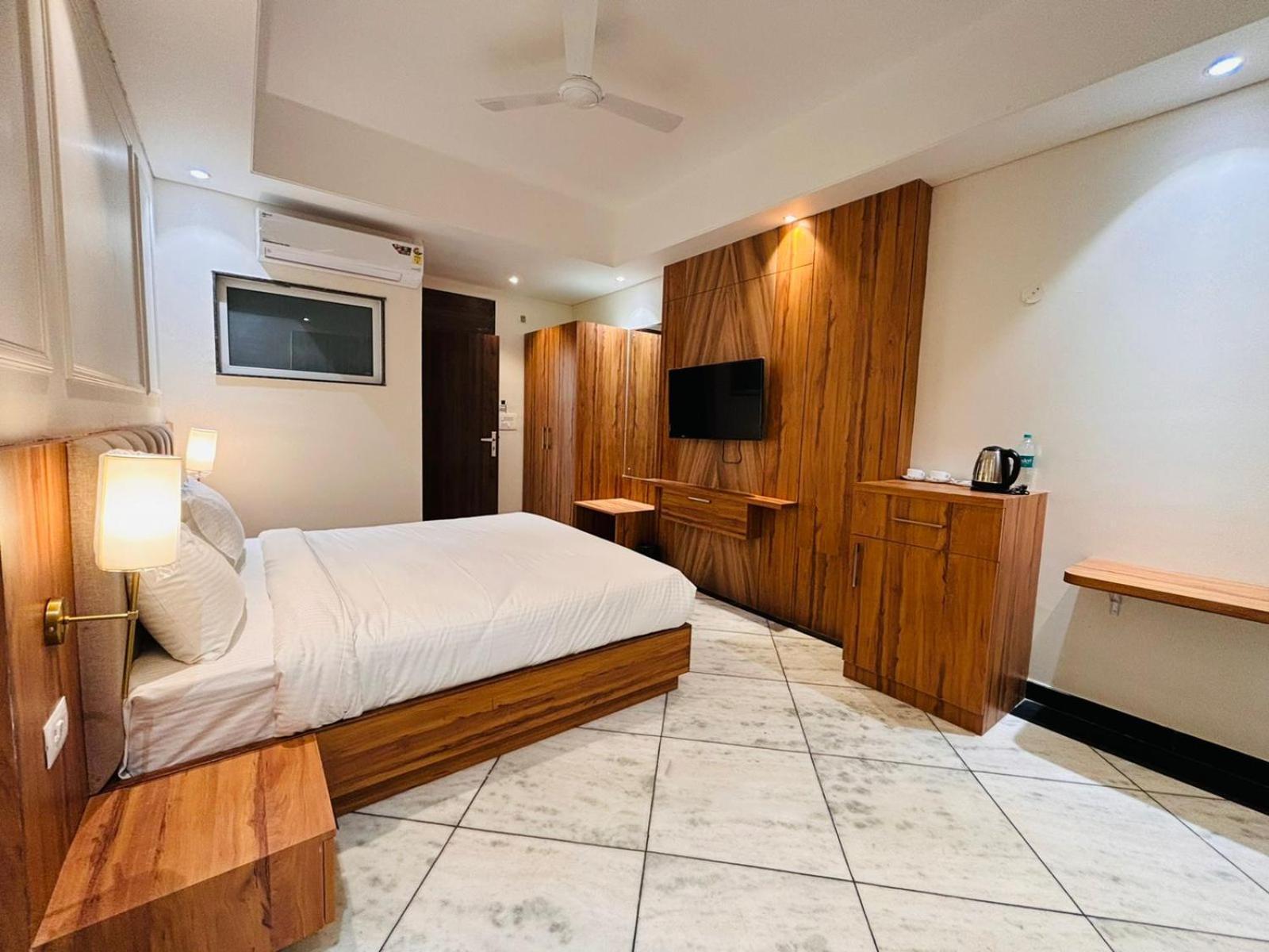 Hotel Saaj Mansion 3*