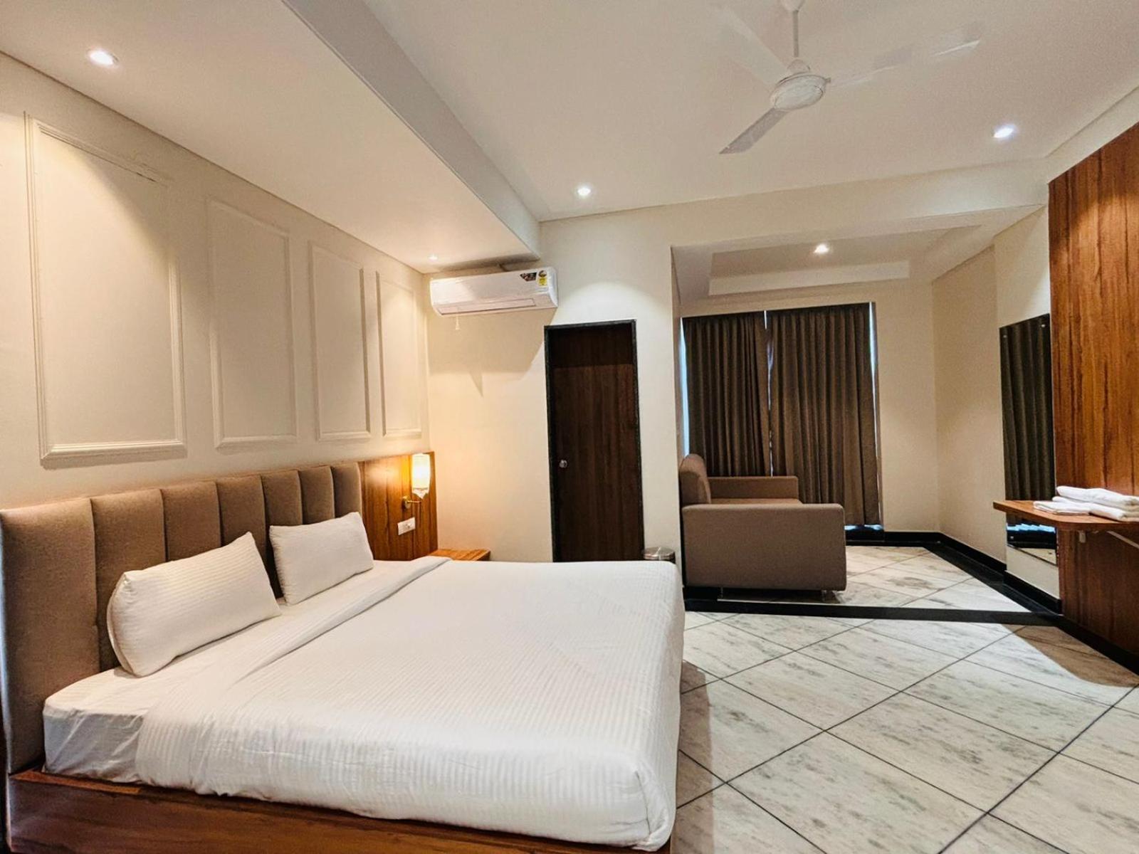 Saaj Mansion 3*
