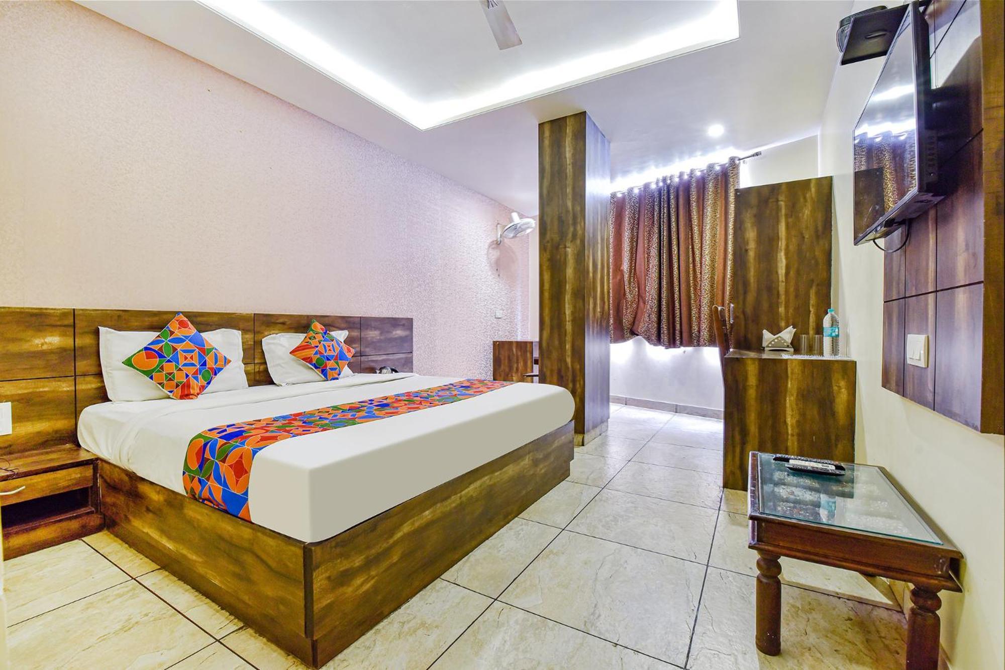 Hotel Fabhotel Padmawati Palace