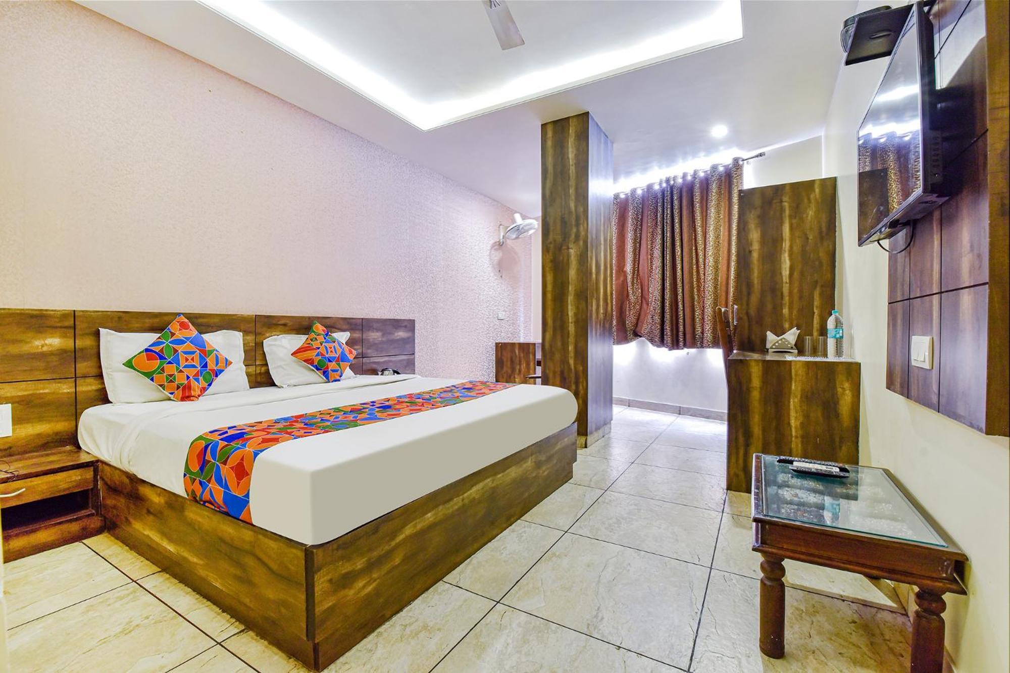 Fabhotel Padmawati Palace Hotel