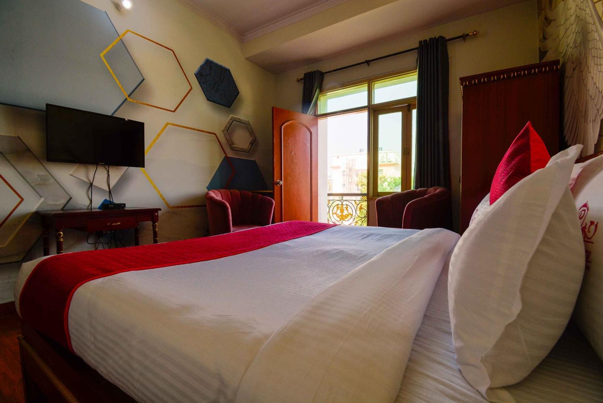 Parv Hotel