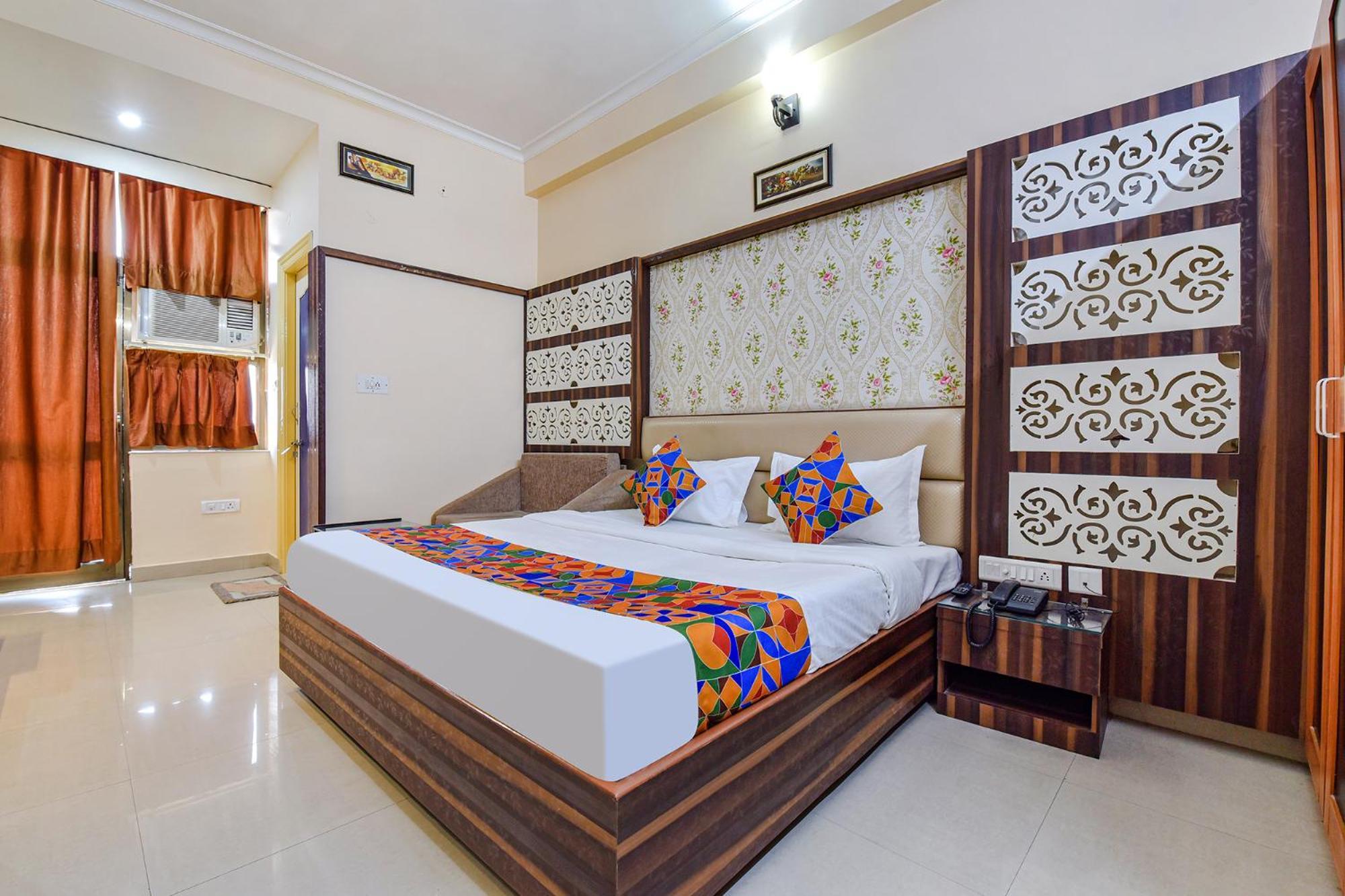 Hotel Fabhotel Aayojan 3*