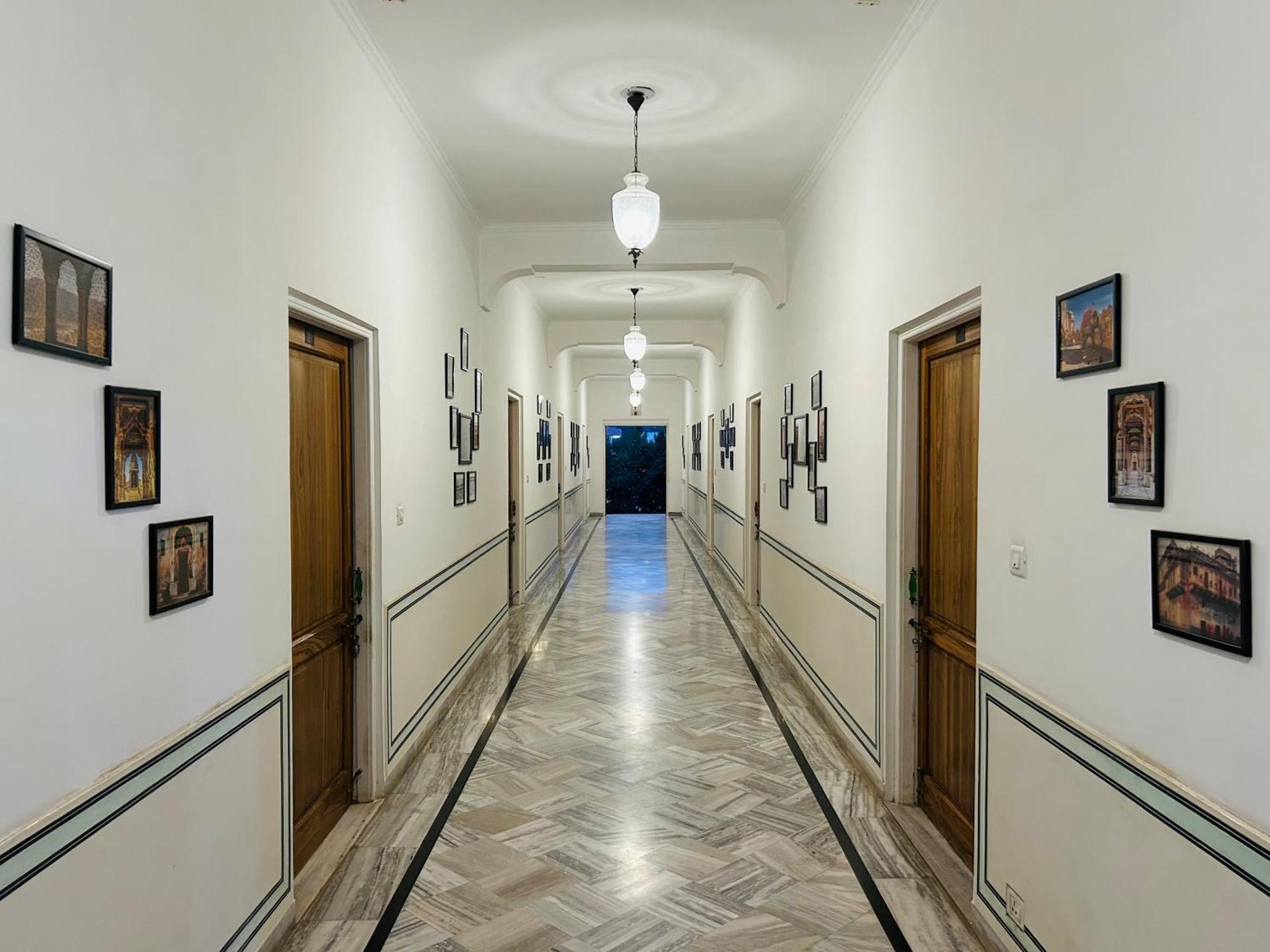 Hotel Adhbhut 3*