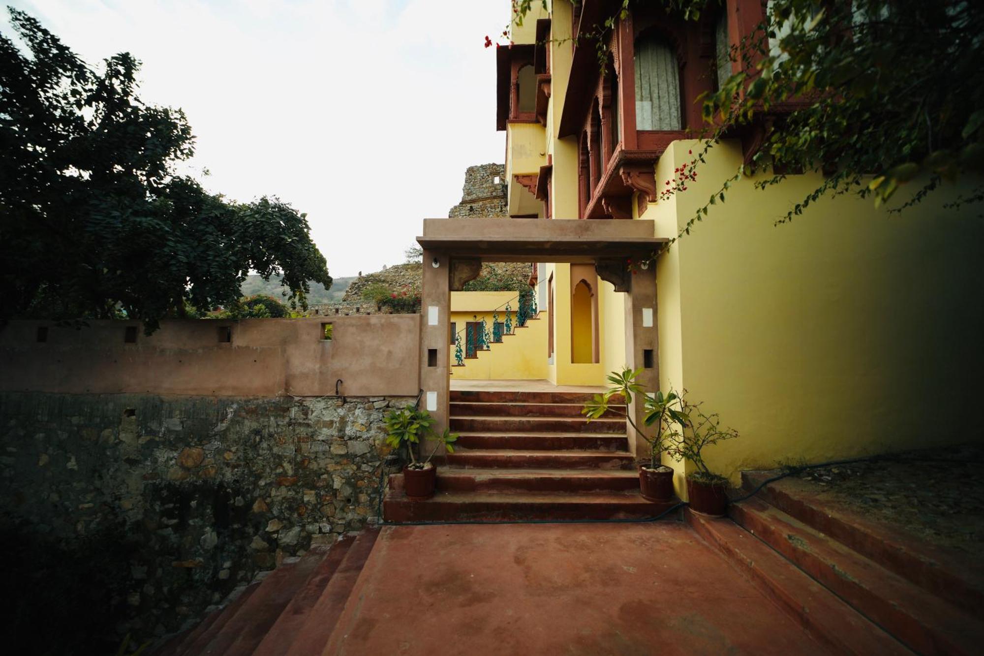 Adhbhut Hotel