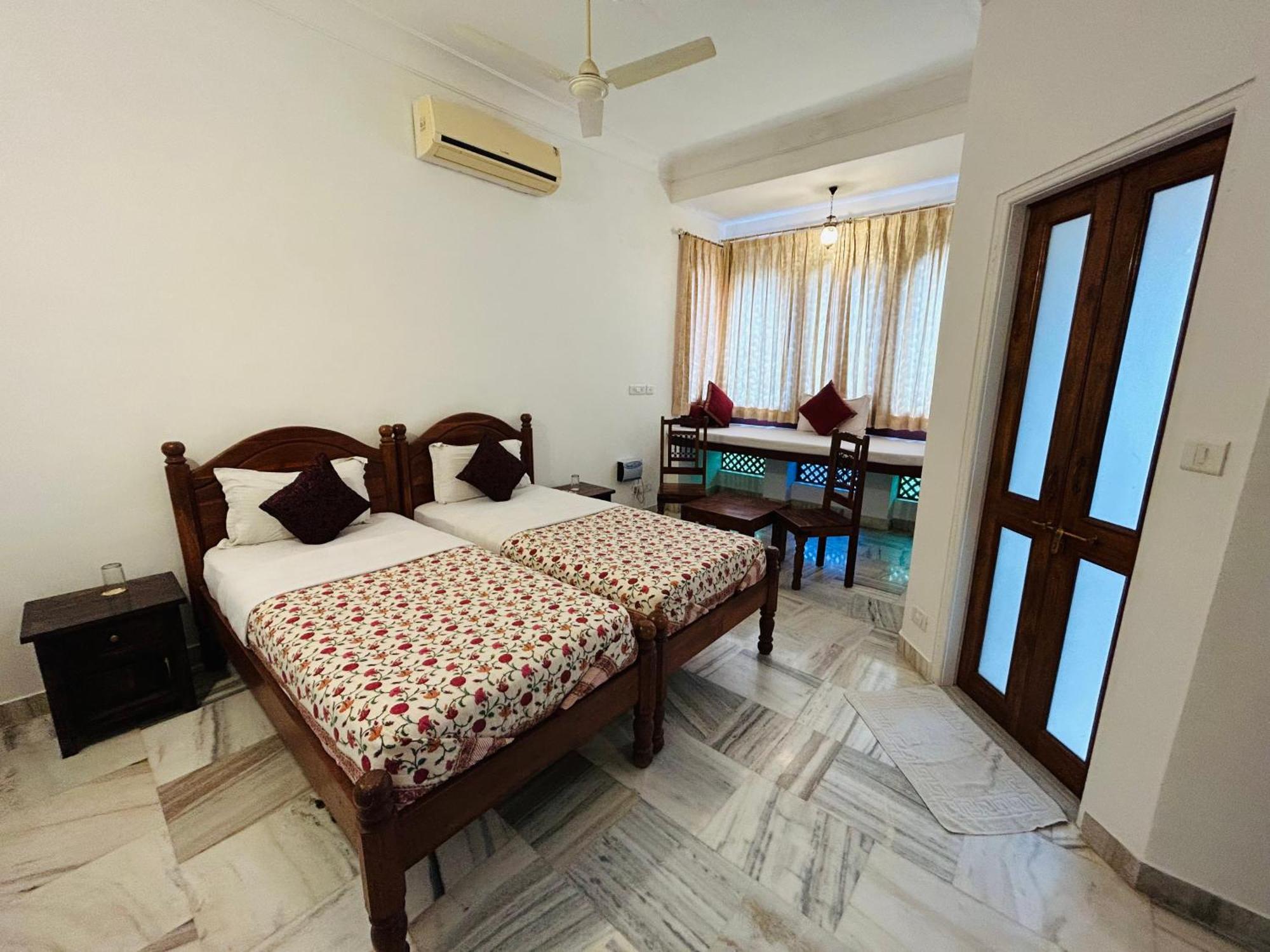 Hotel Adhbhut 3*
