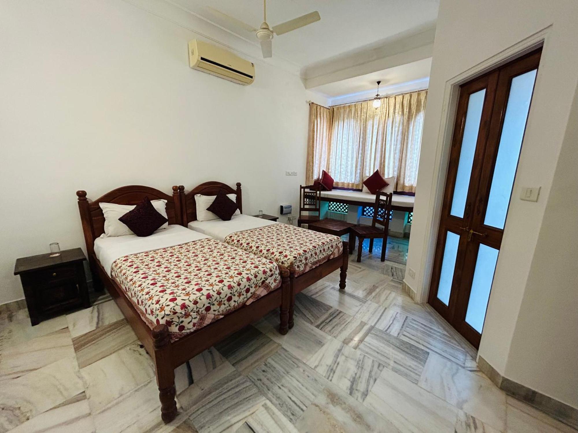 Hotel Adhbhut