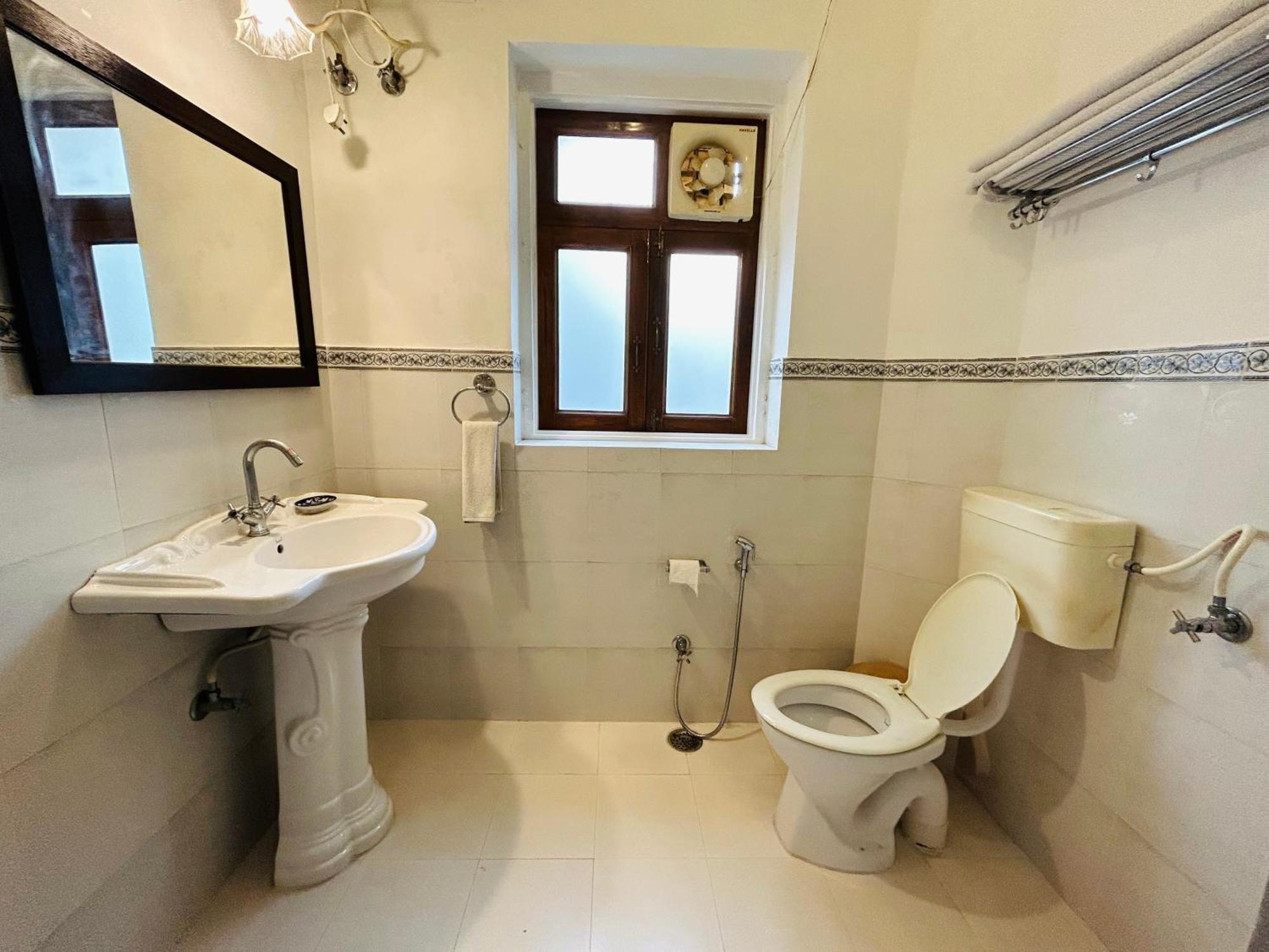 Hotel Adhbhut 3*