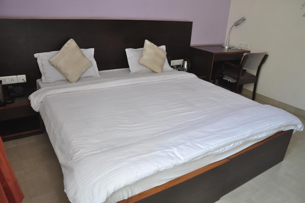 Lily Bay Hotel 2*