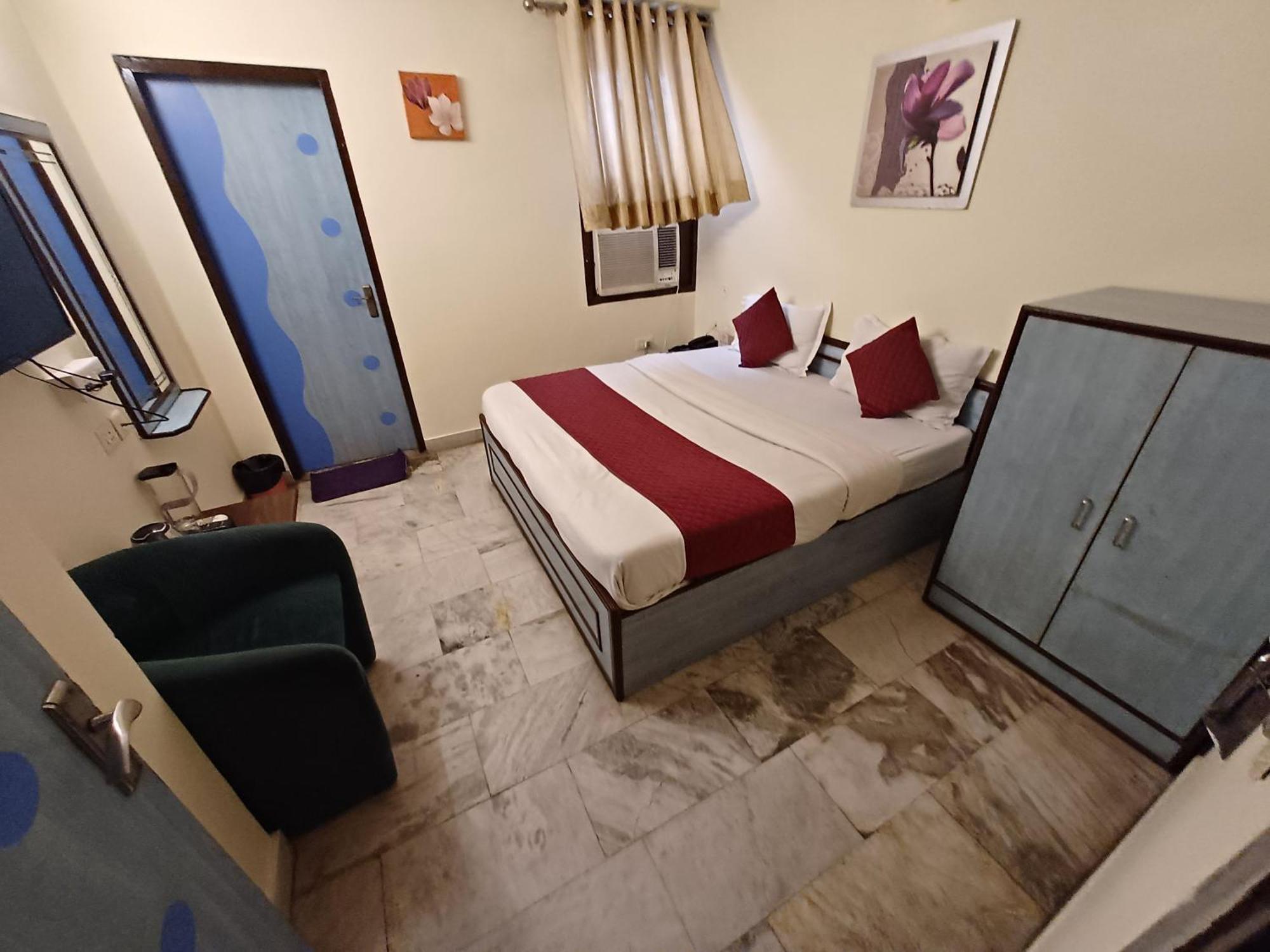 Hotel V Sindhi Camp Jaipur