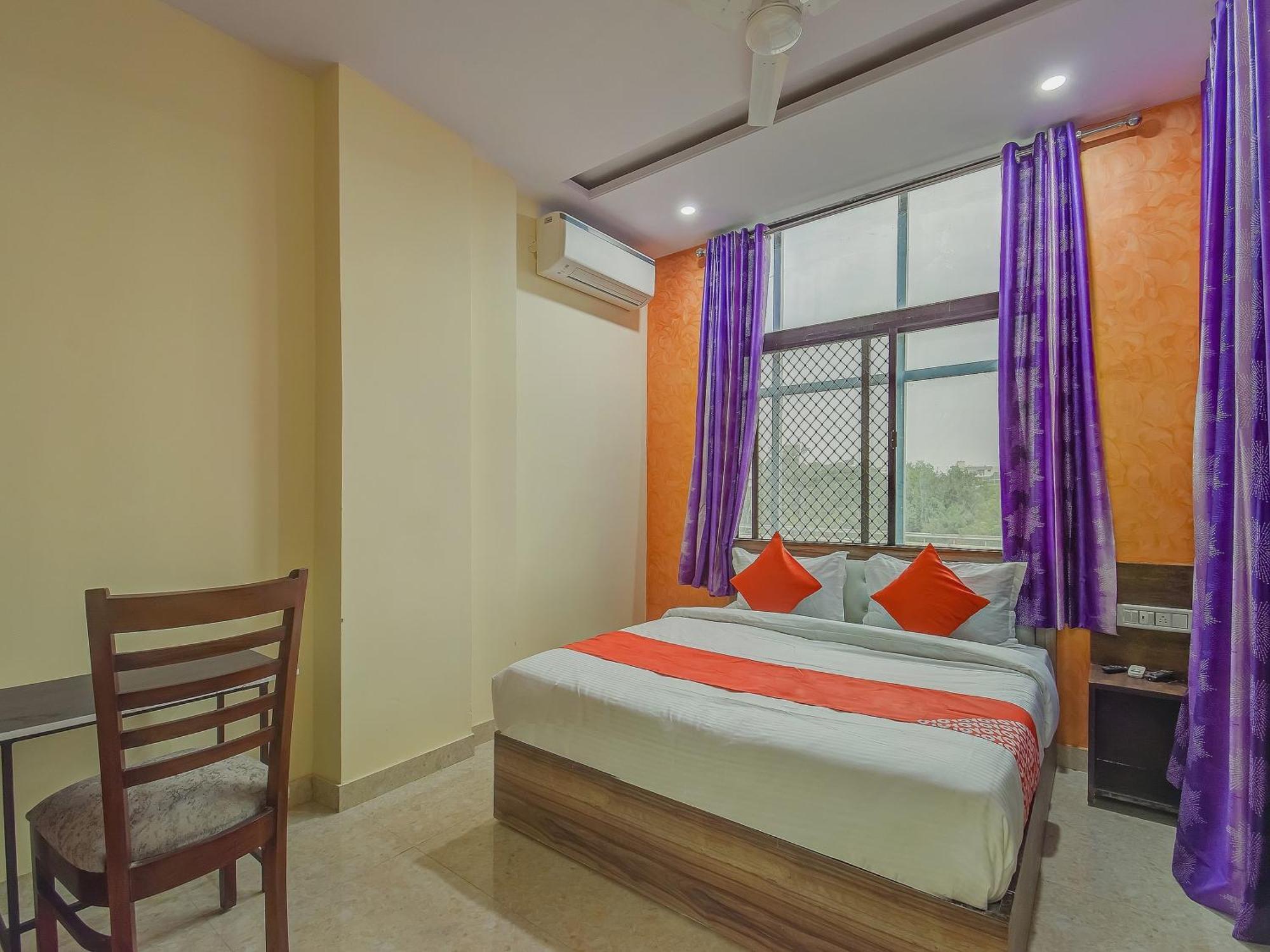 Hotel O Royal Blue 4*