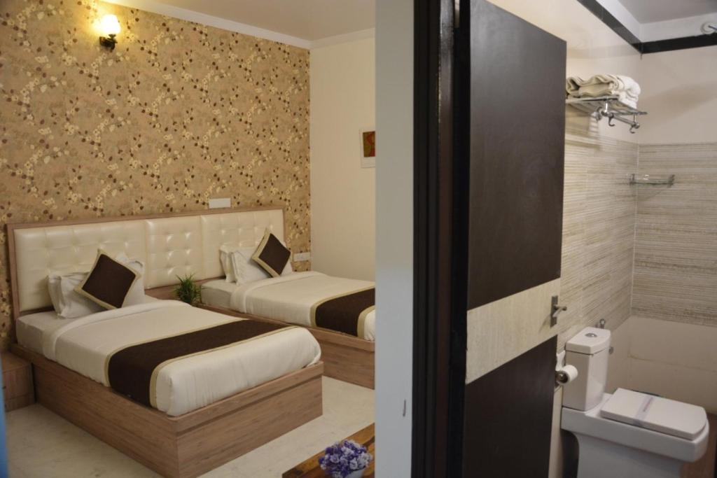 The White Tulip Hotel 3*