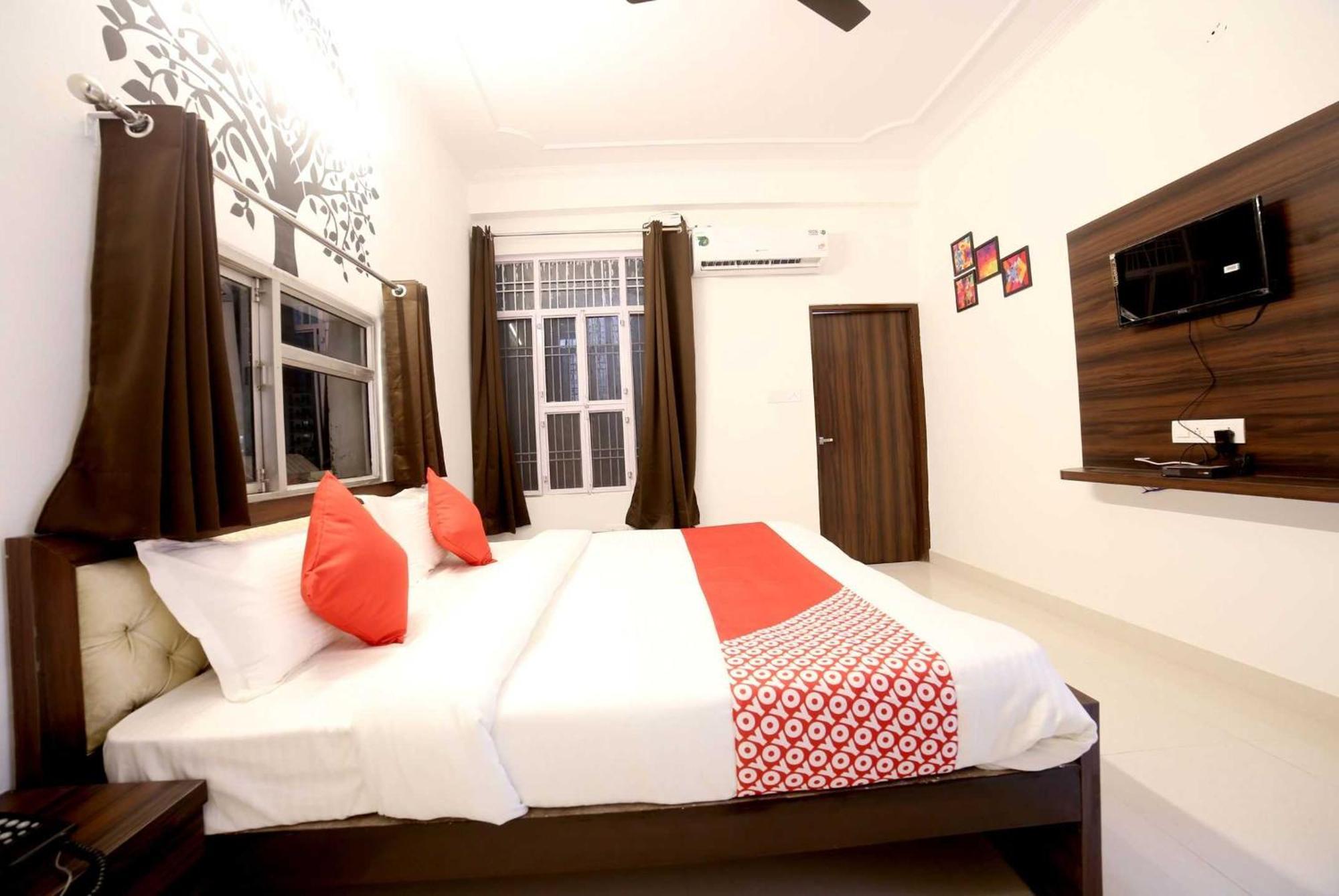 Hotel Flagship Crossroads 3*
