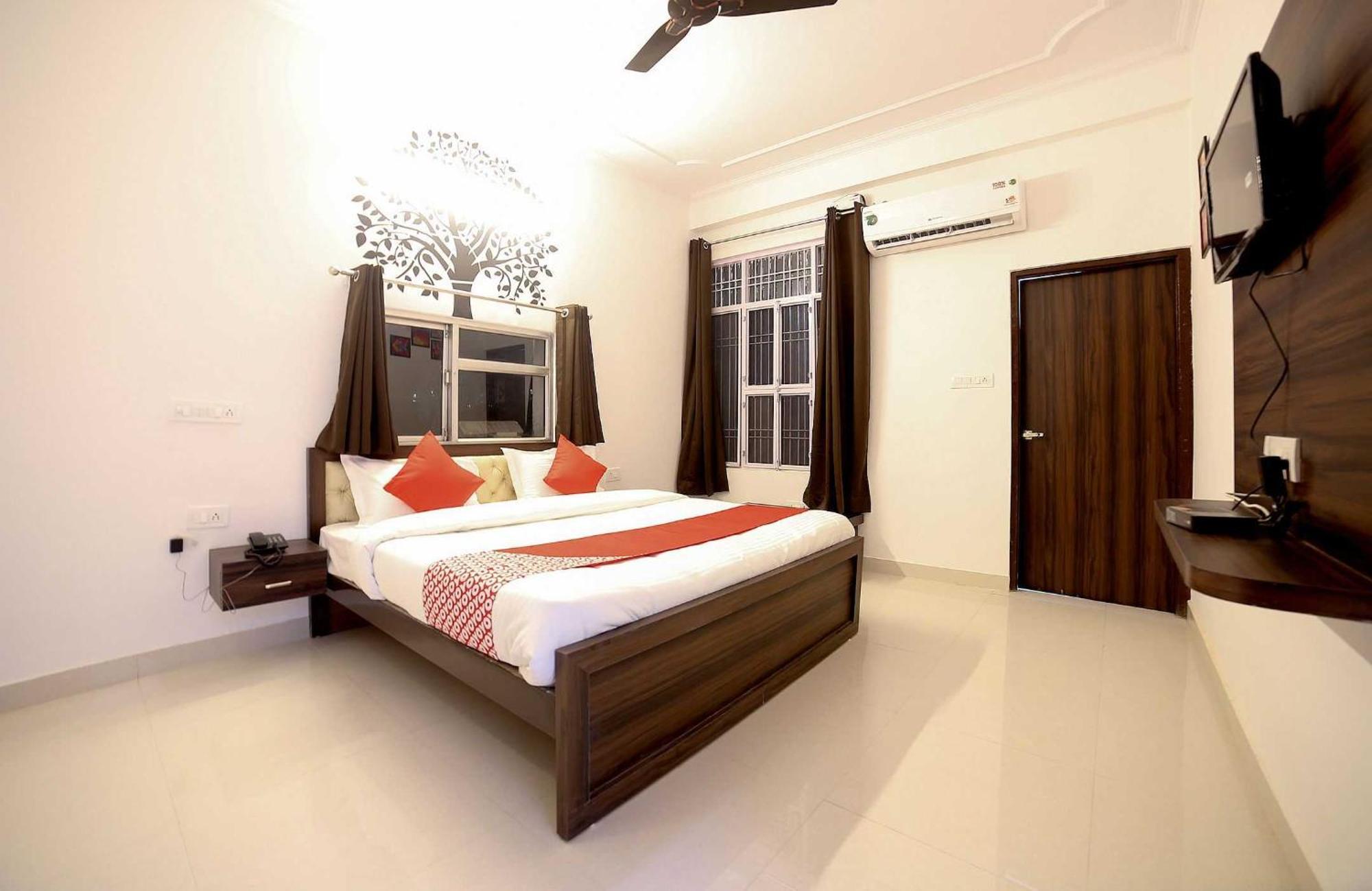 Hotel Flagship Crossroads 3*