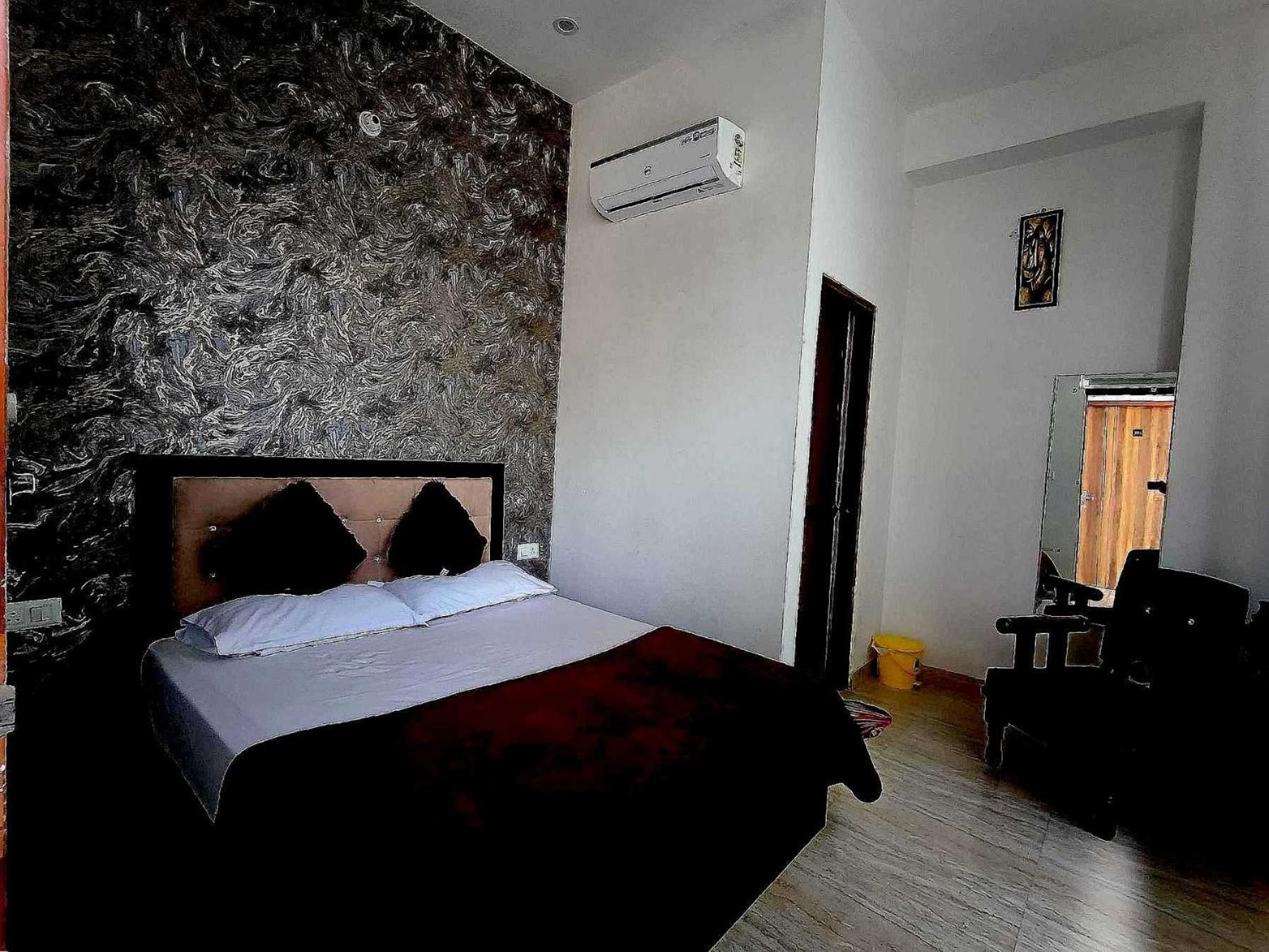 Oyo Ciudad Rosa Apartment