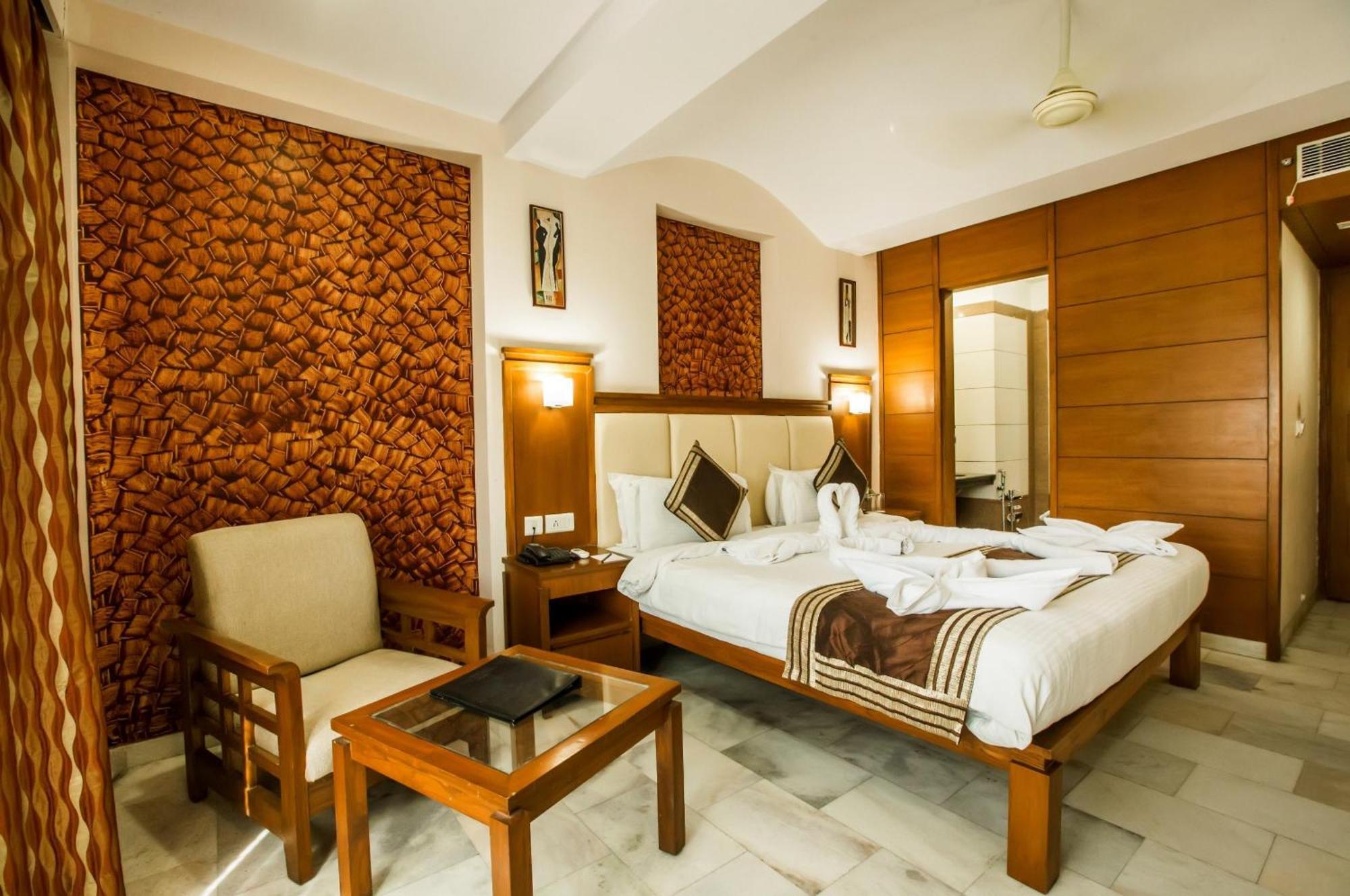 Golden Manor By Brandmyhotel -jaipur Centre Hotel 4*