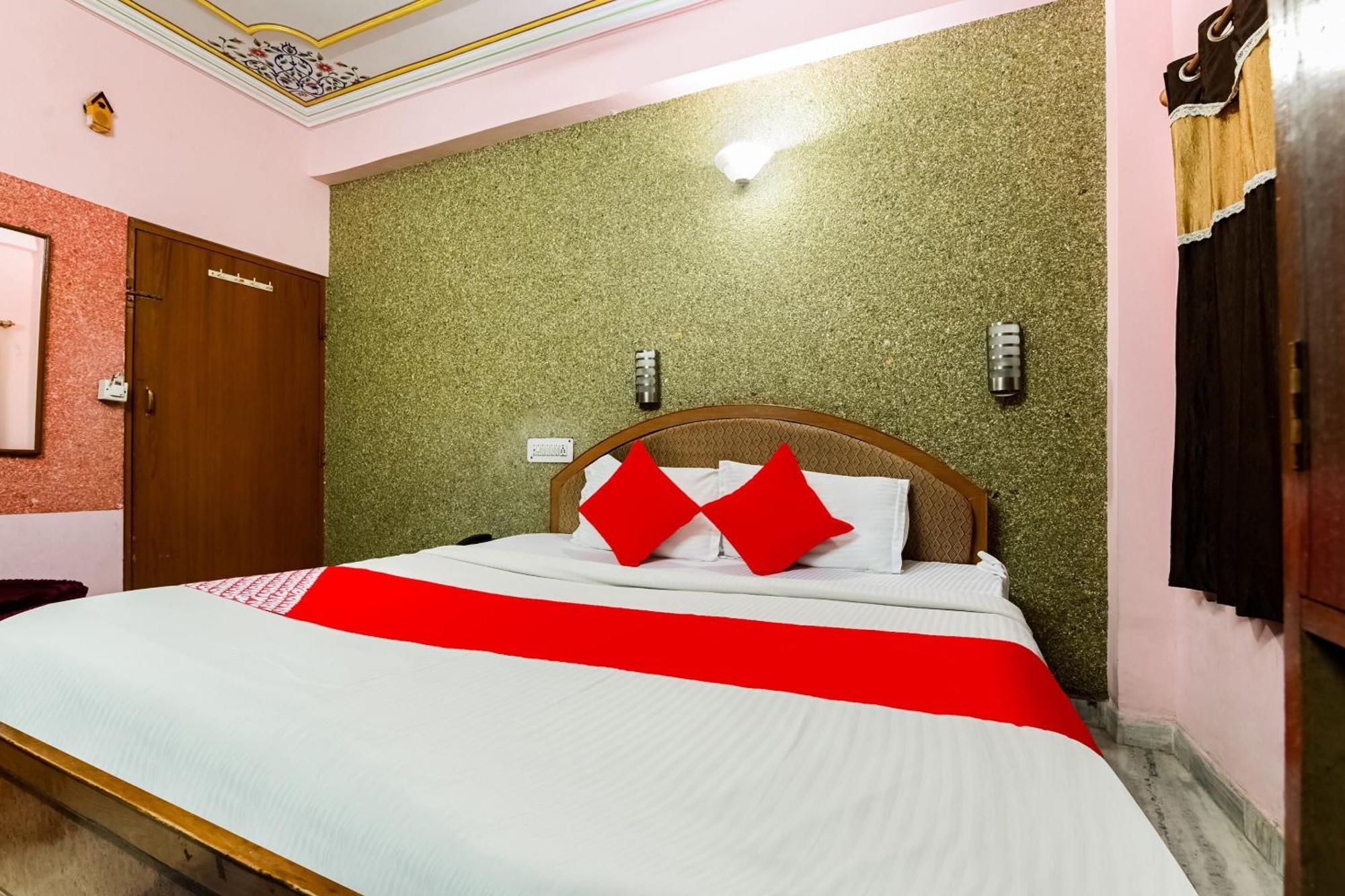 Hotel Super Oyo Flagship 72253 Jai Maa Palace 2*