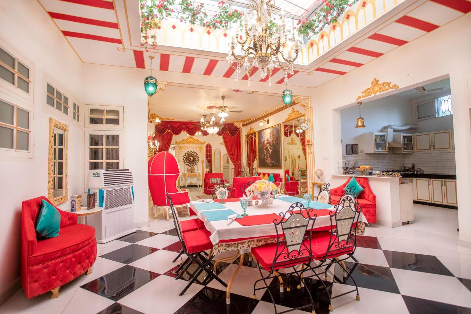 Hotel The Royal Hermitage - Luxury Boutique