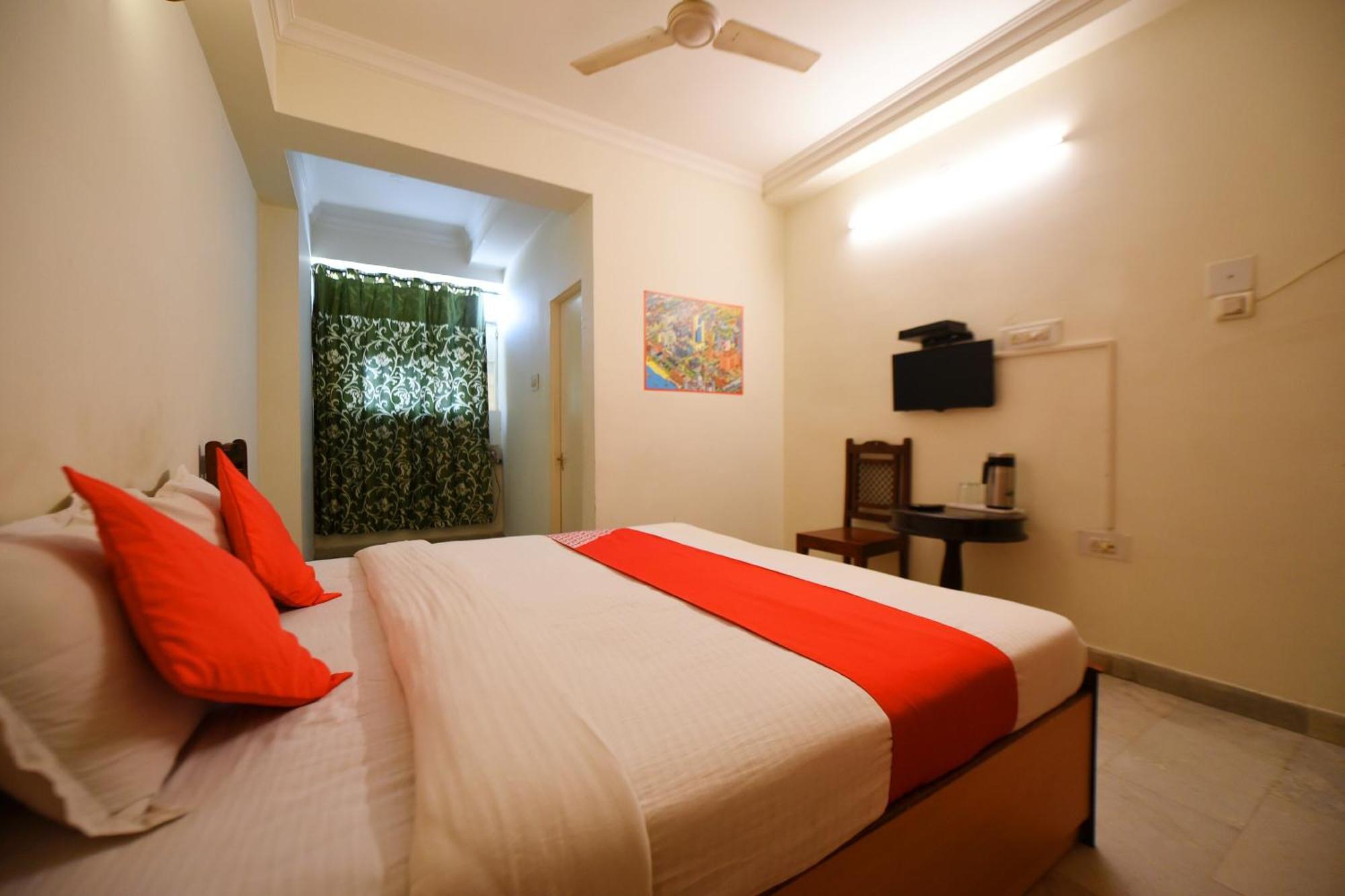 Hotel Oyo C M Regency Jaipur