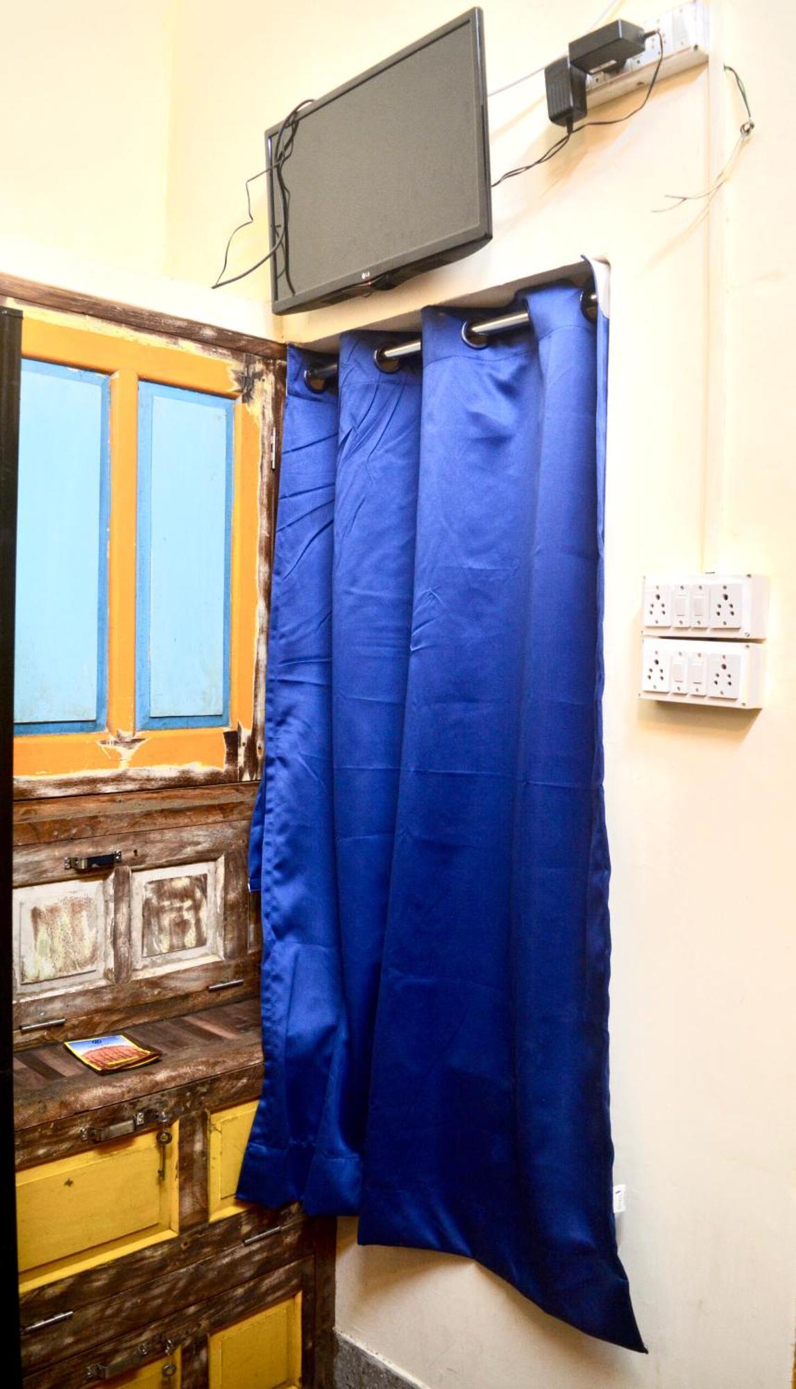 Housetel Hostel *