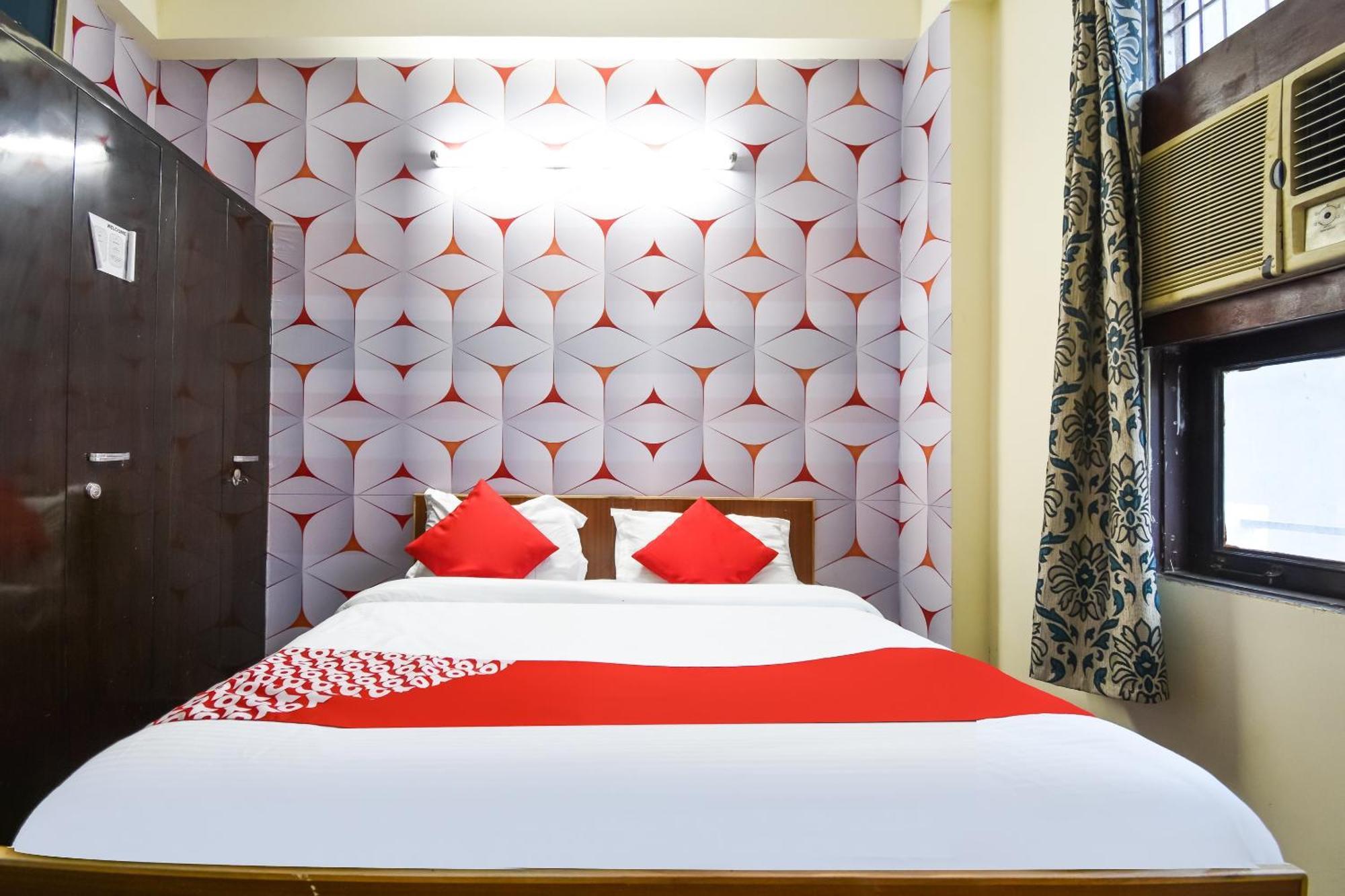 O Pragati Hotel 3*