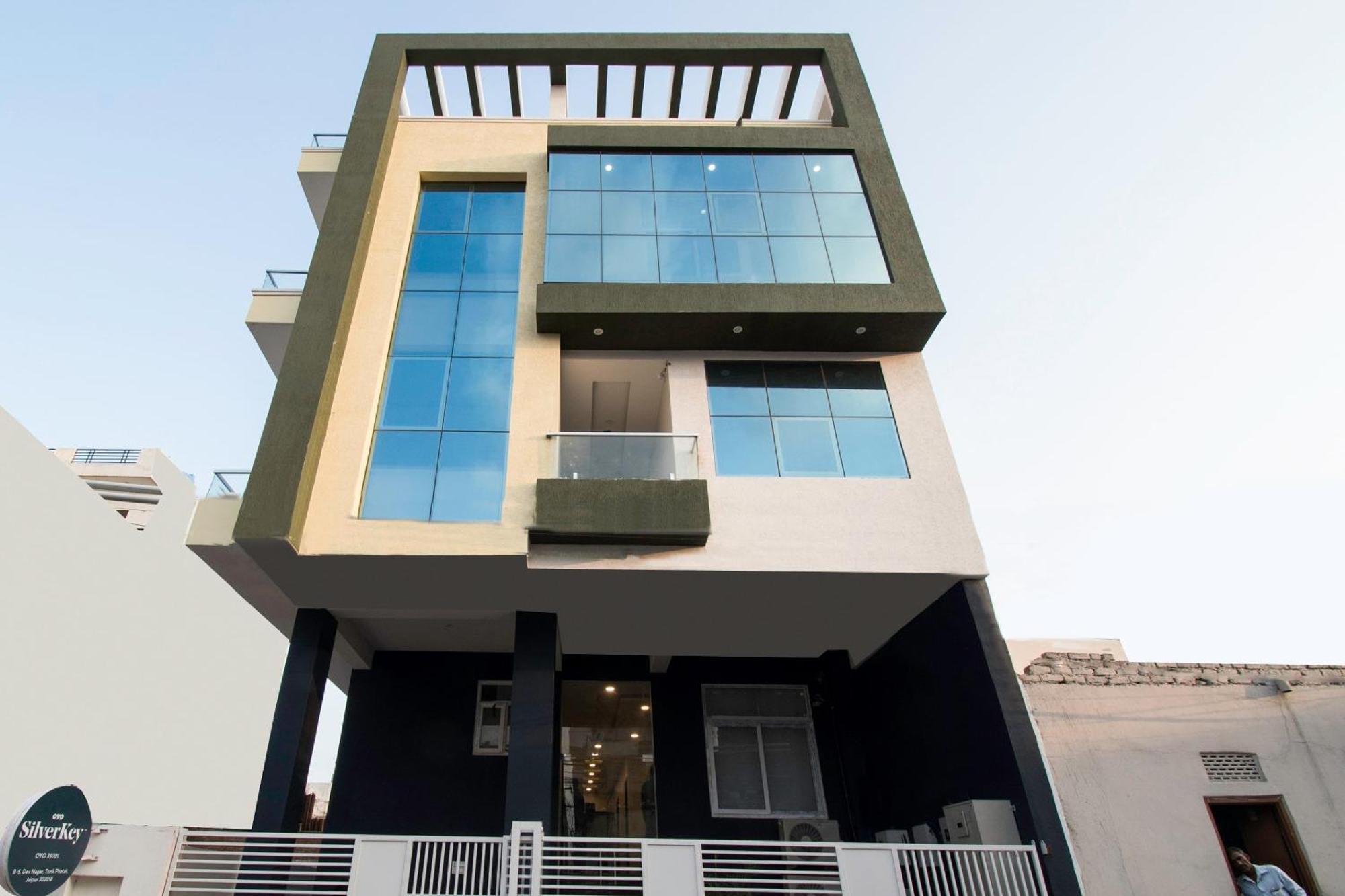 Collection O Blue Shine Hotel 4*