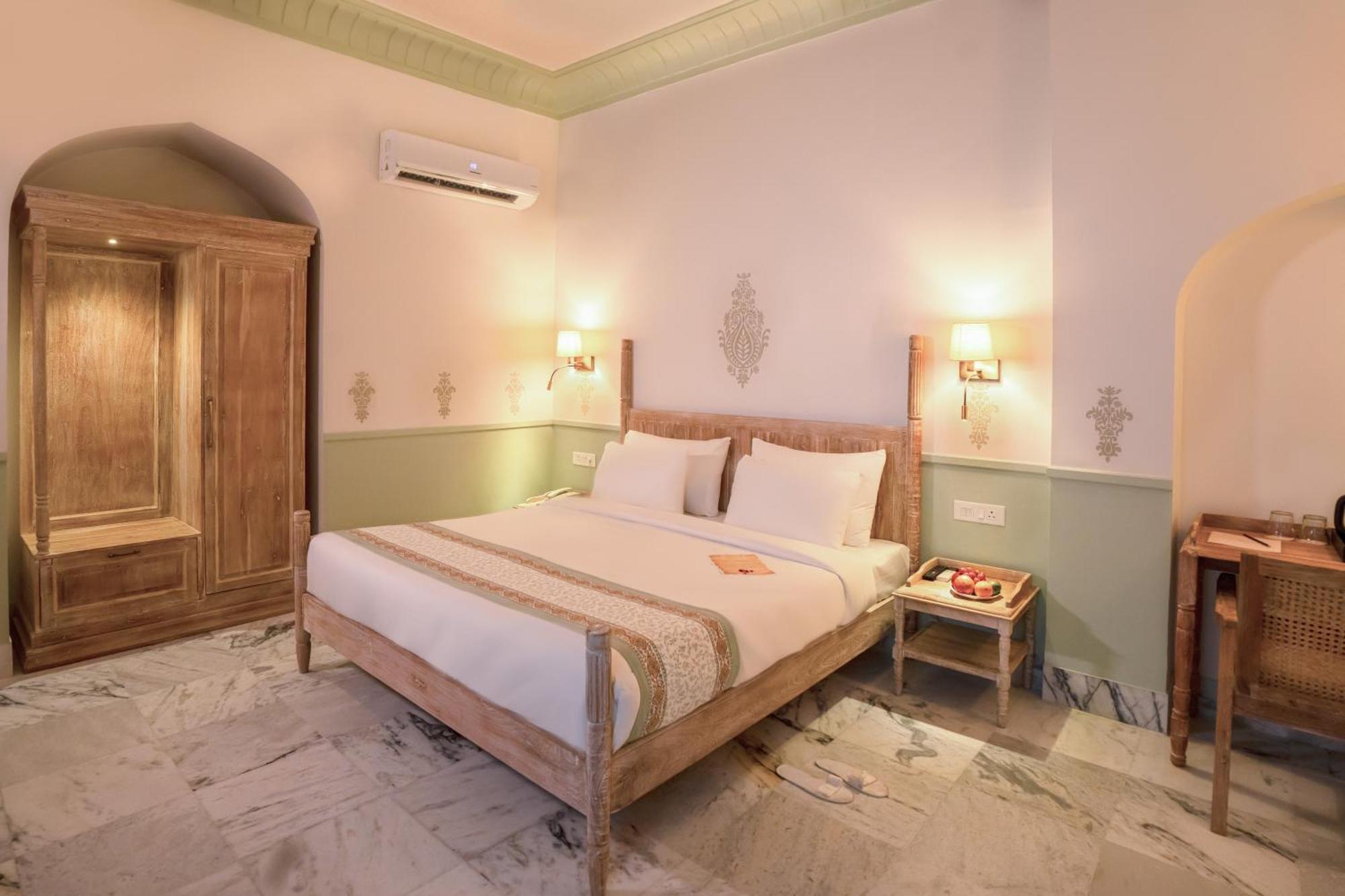 Hotel Dev Mahal - A Boutique Heritage 4*