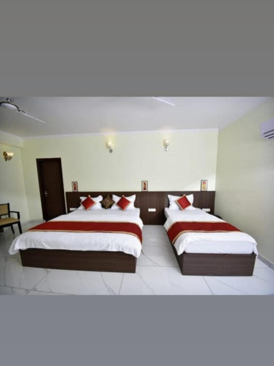 The Narayans Hotel 2*