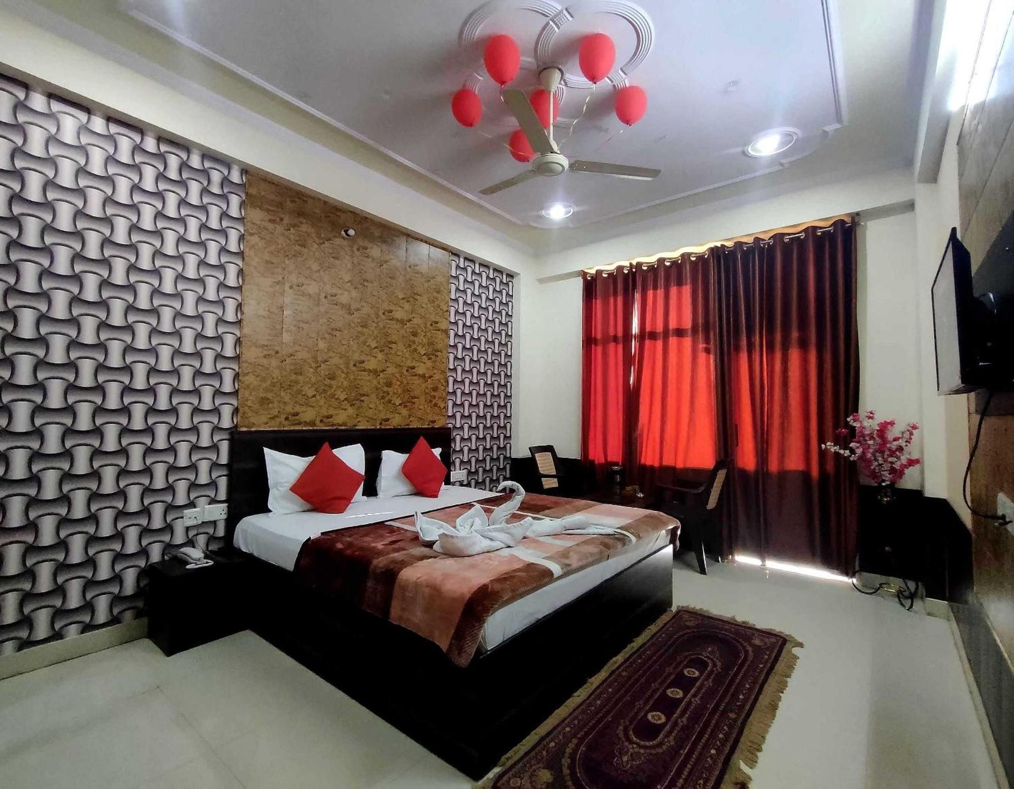 Collection O Arjun Palace & Banquet Hotel