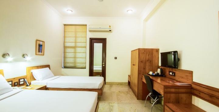 Hotel Yulia- Le