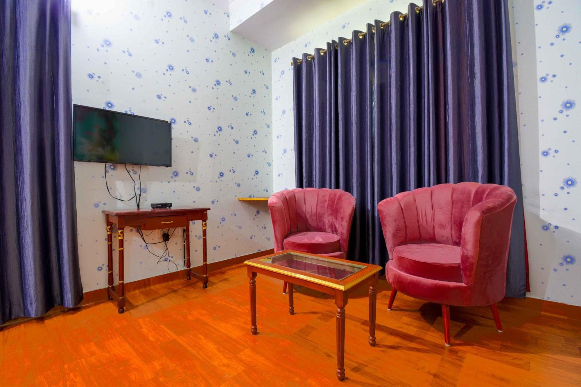 Parv Hotel 3*