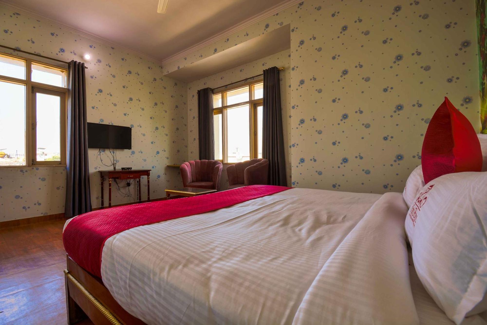 Parv Hotel