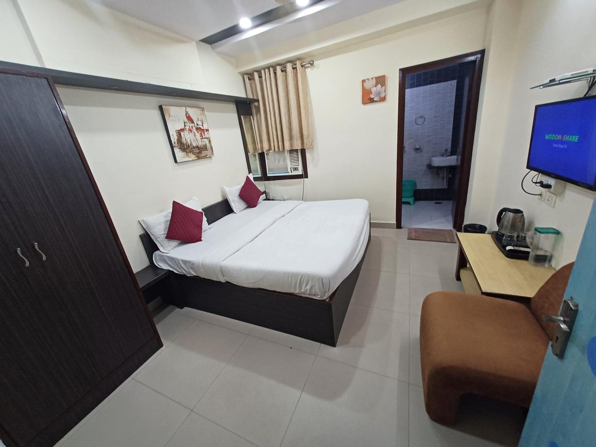 Hotel V Sindhi Camp
