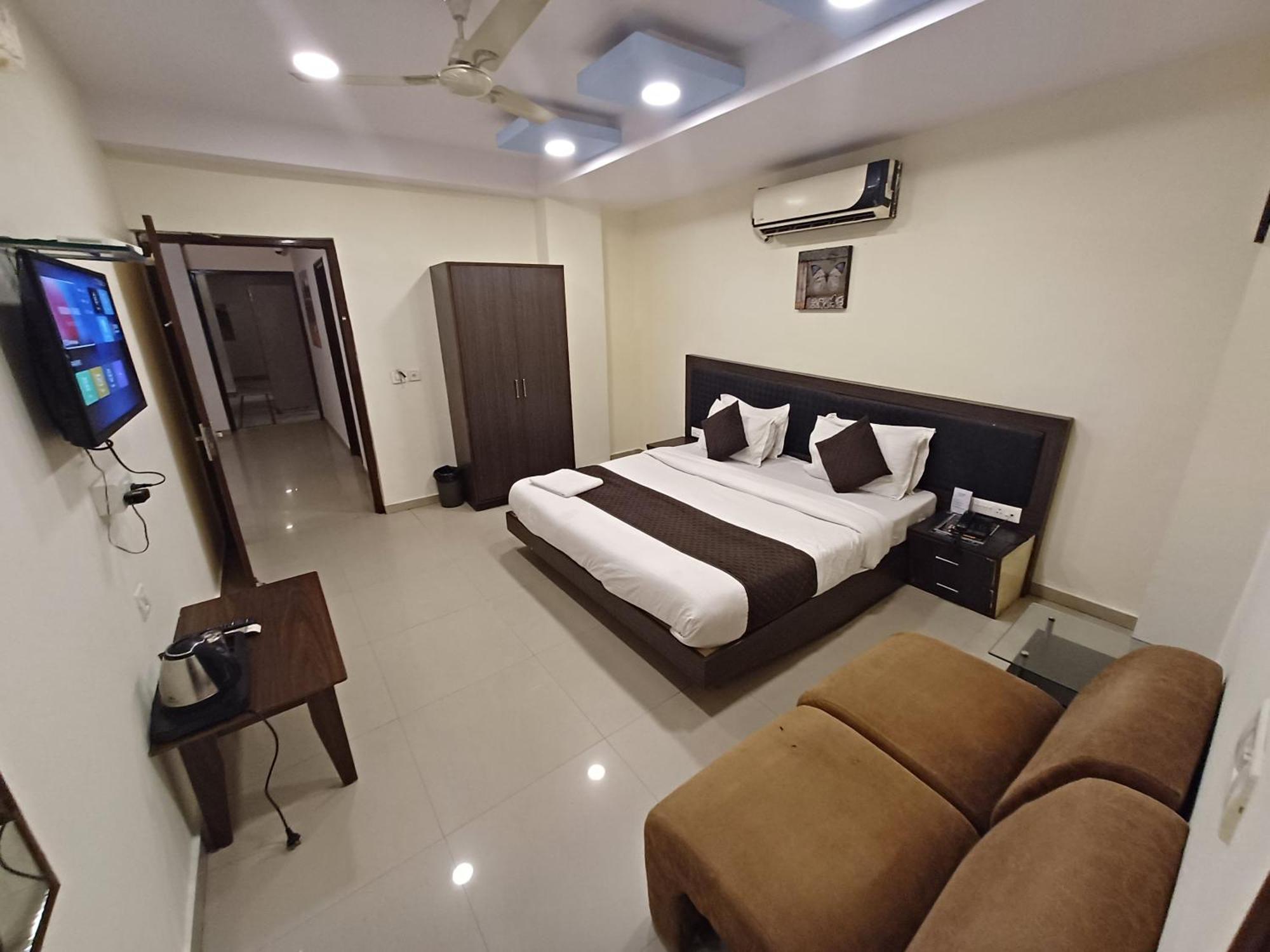 V Sindhi Camp Hotel Jaipur