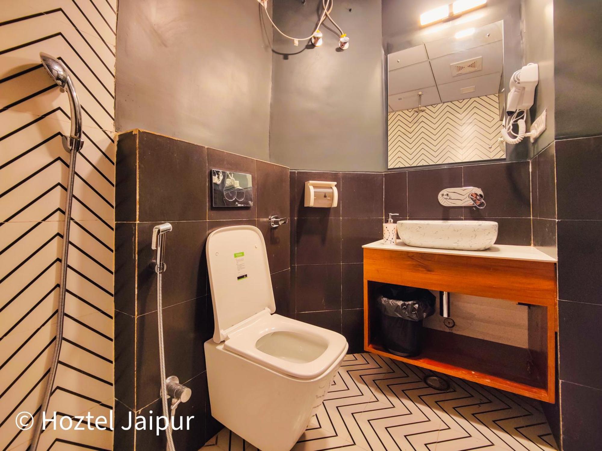 Hostel Hoztel *