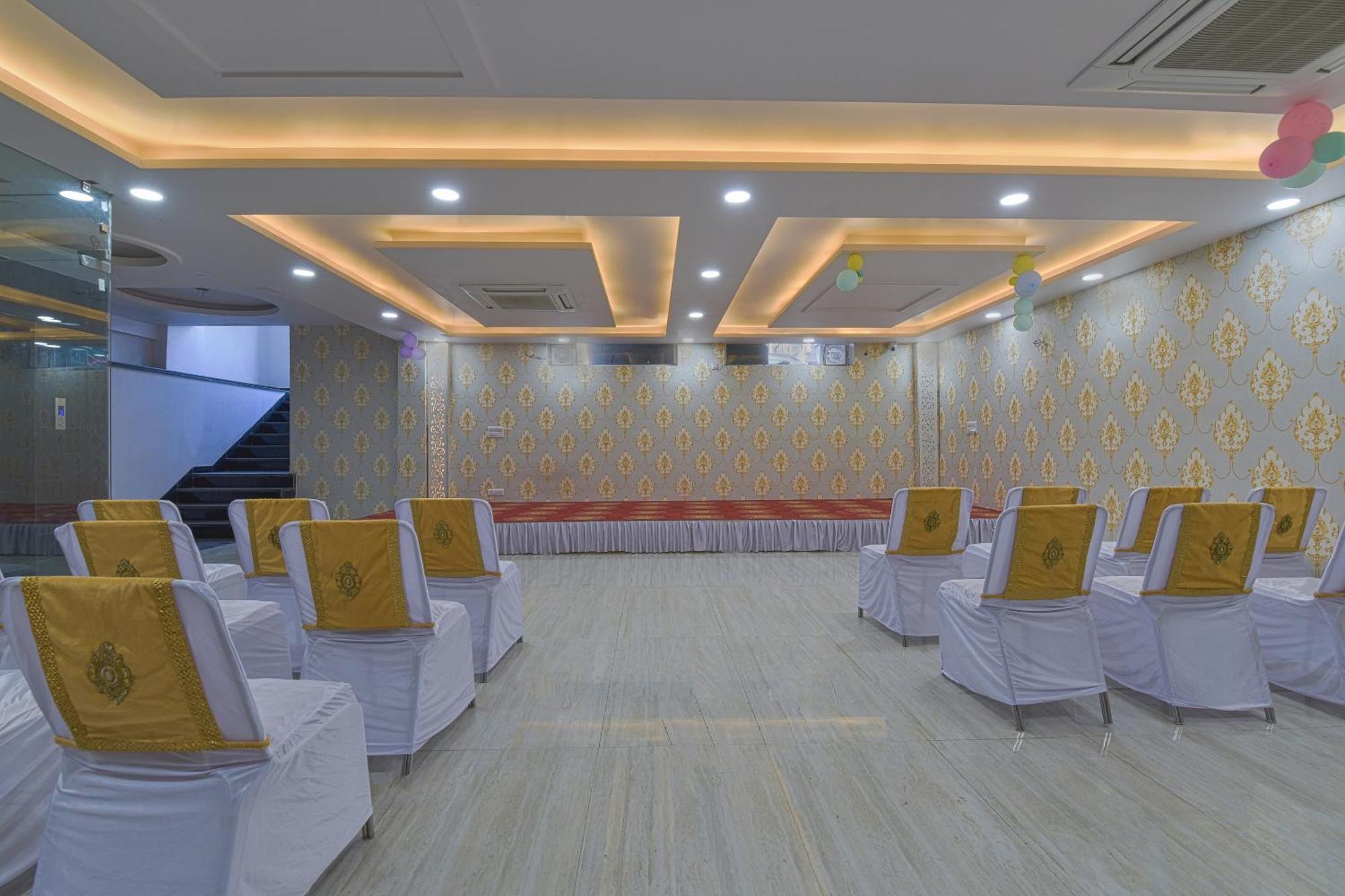 Fabhotel Pink Hotel 3*