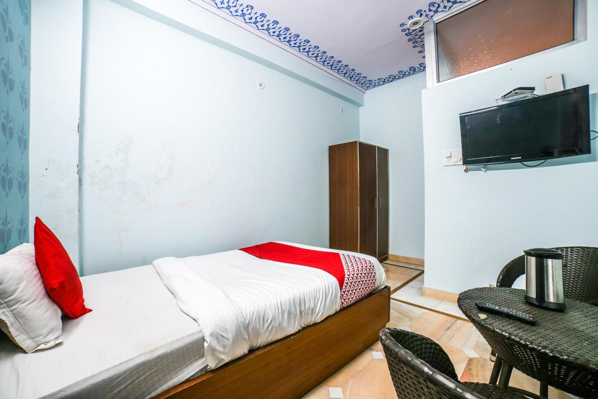 Collection O 36316 Hotel White Palace Hotel 3*