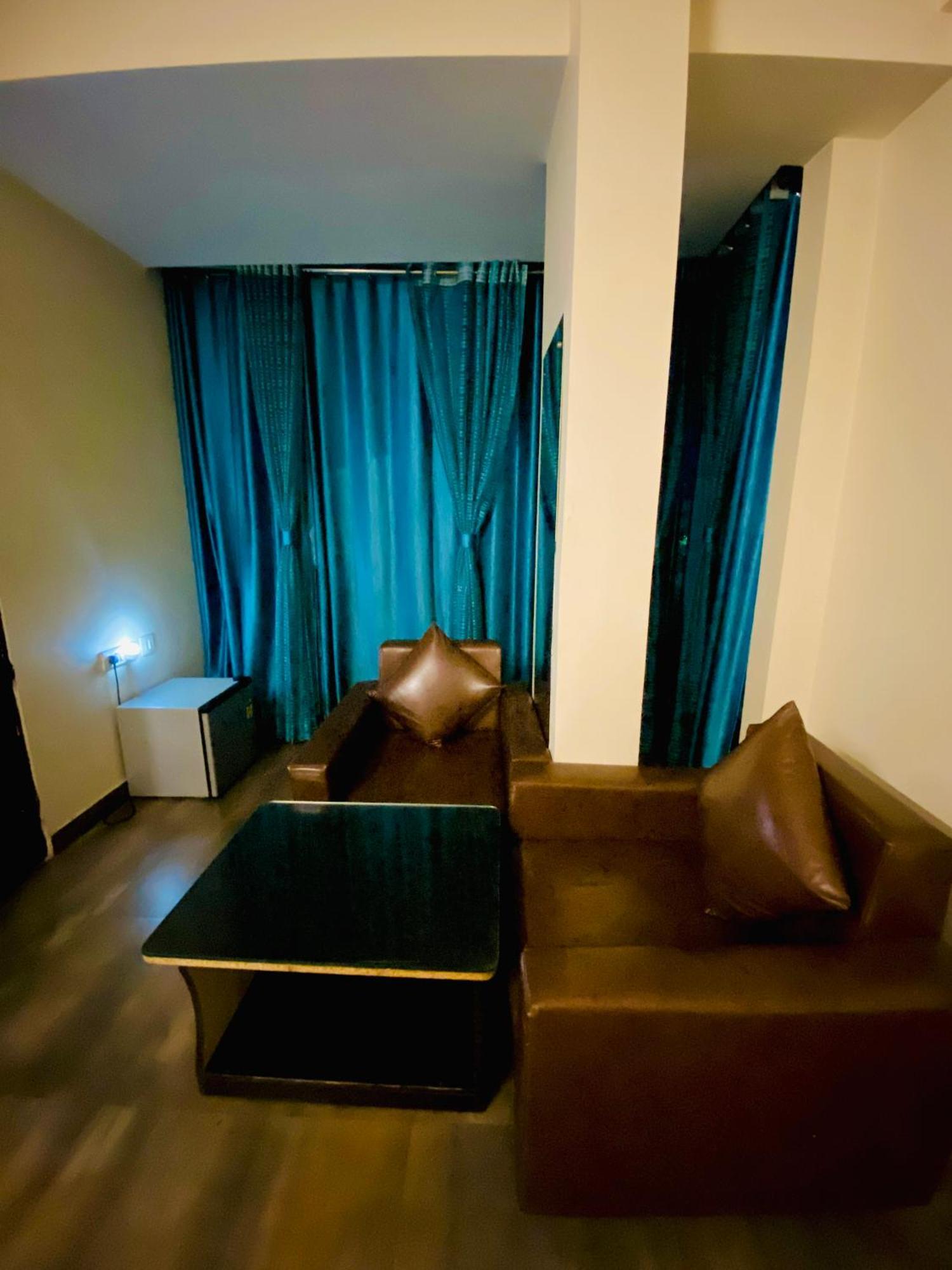 Mock Orange Hotel