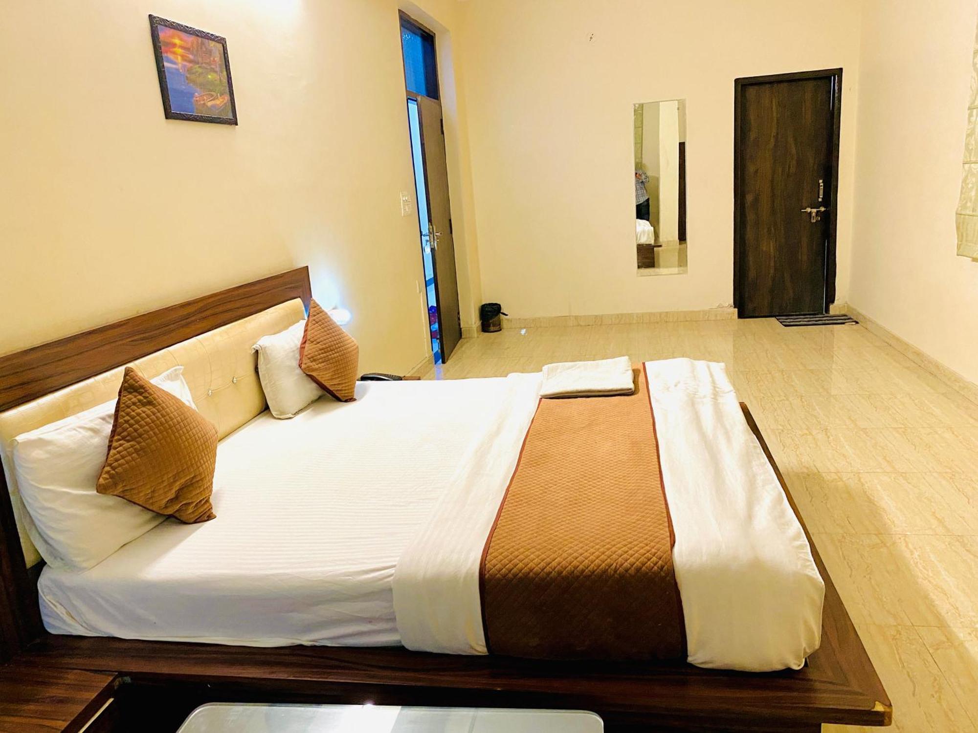 Mock Orange Hotel