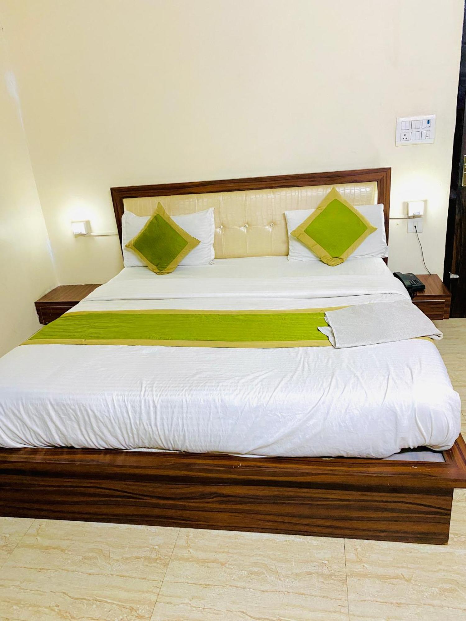 Mock Orange Hotel 3*
