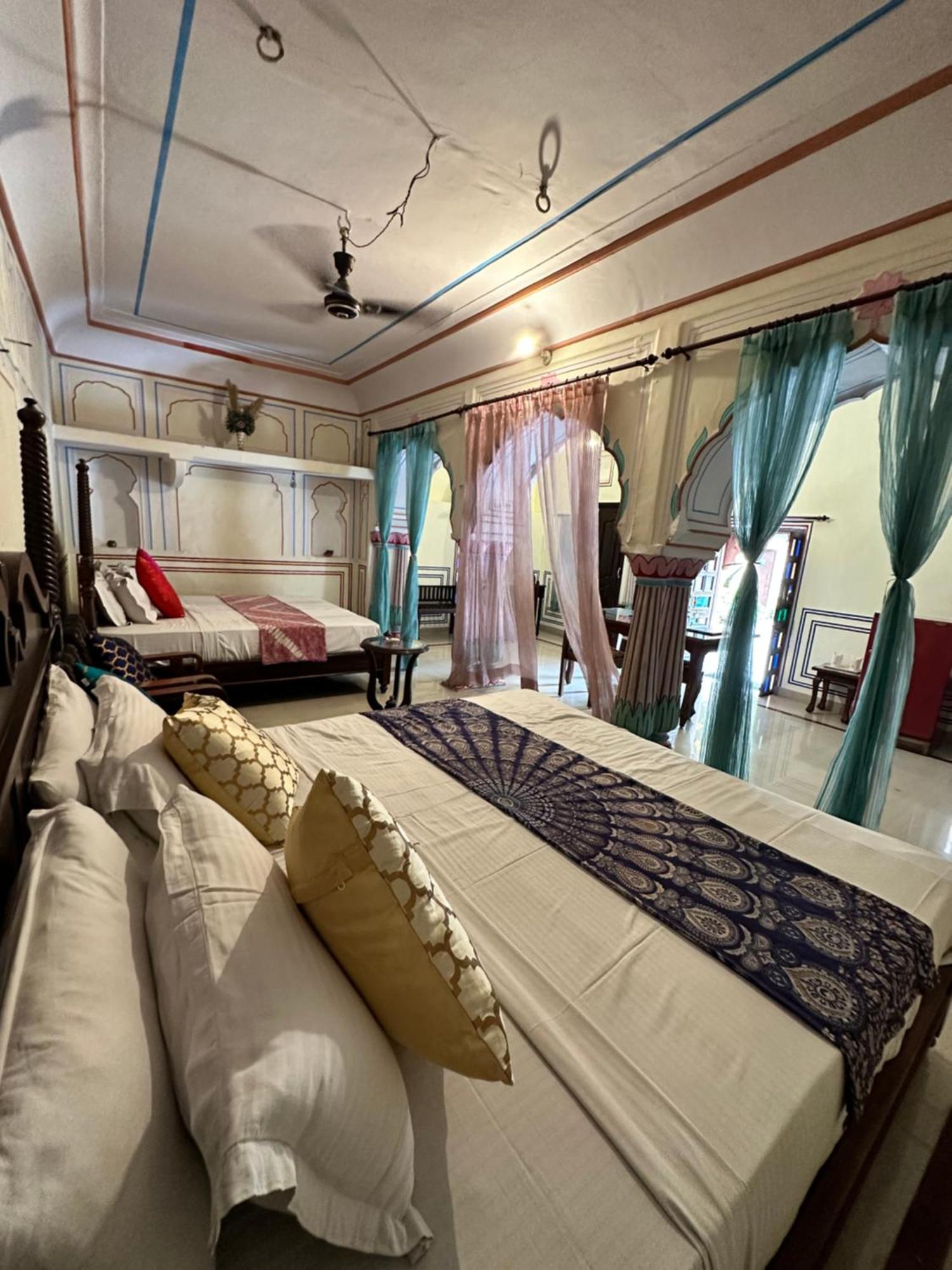Rawla Mrignayani Palace Hotel